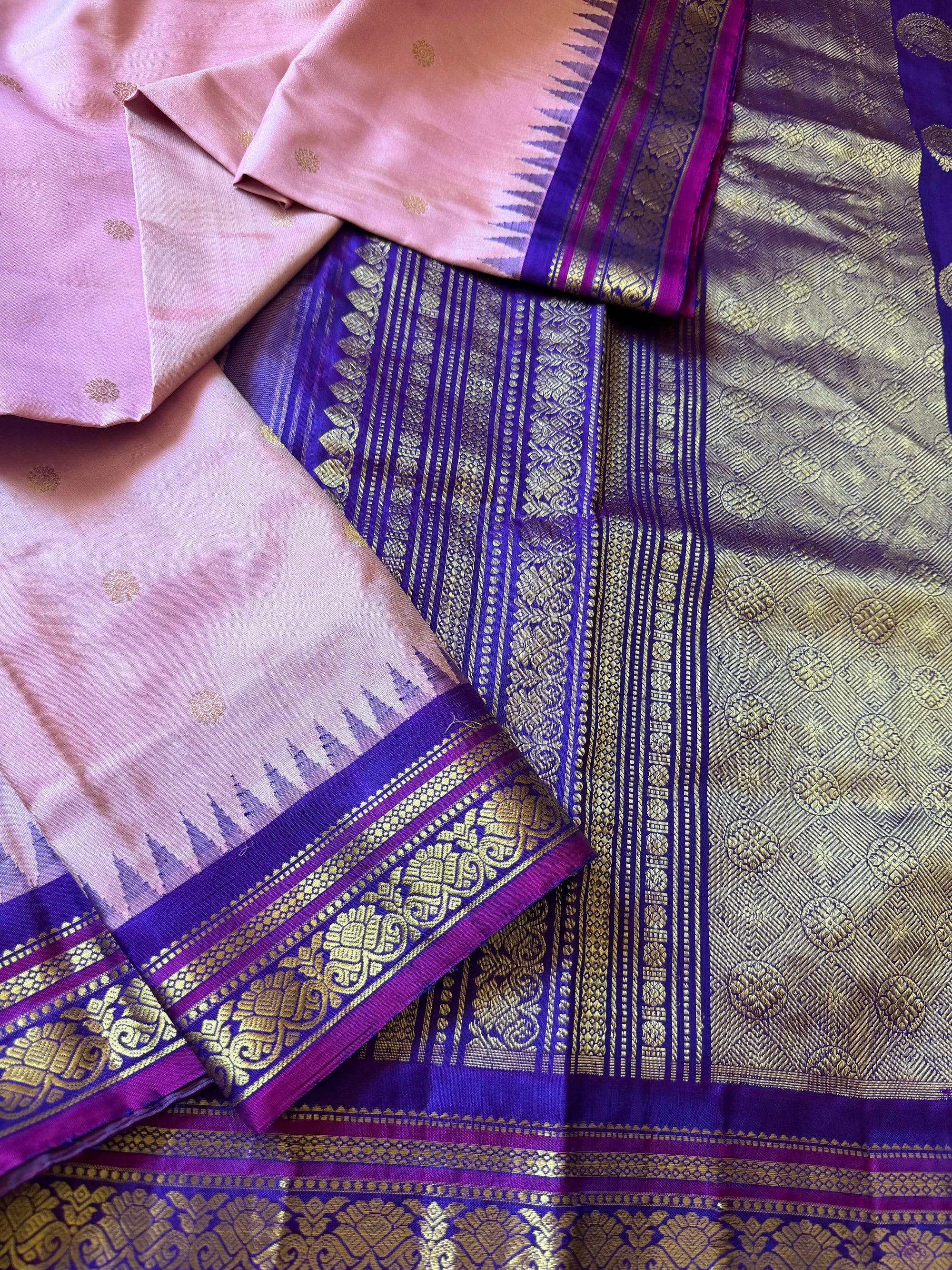 Kuttu  Gadwal Silk