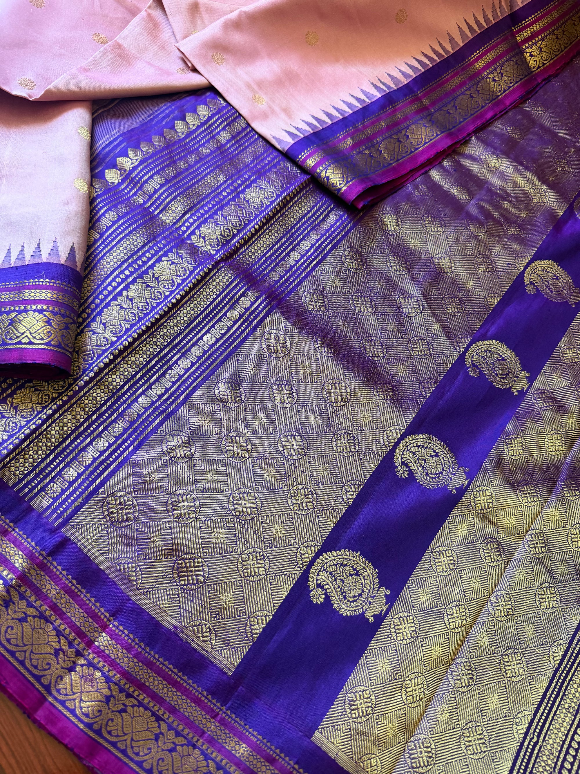 Kuttu  Gadwal Silk