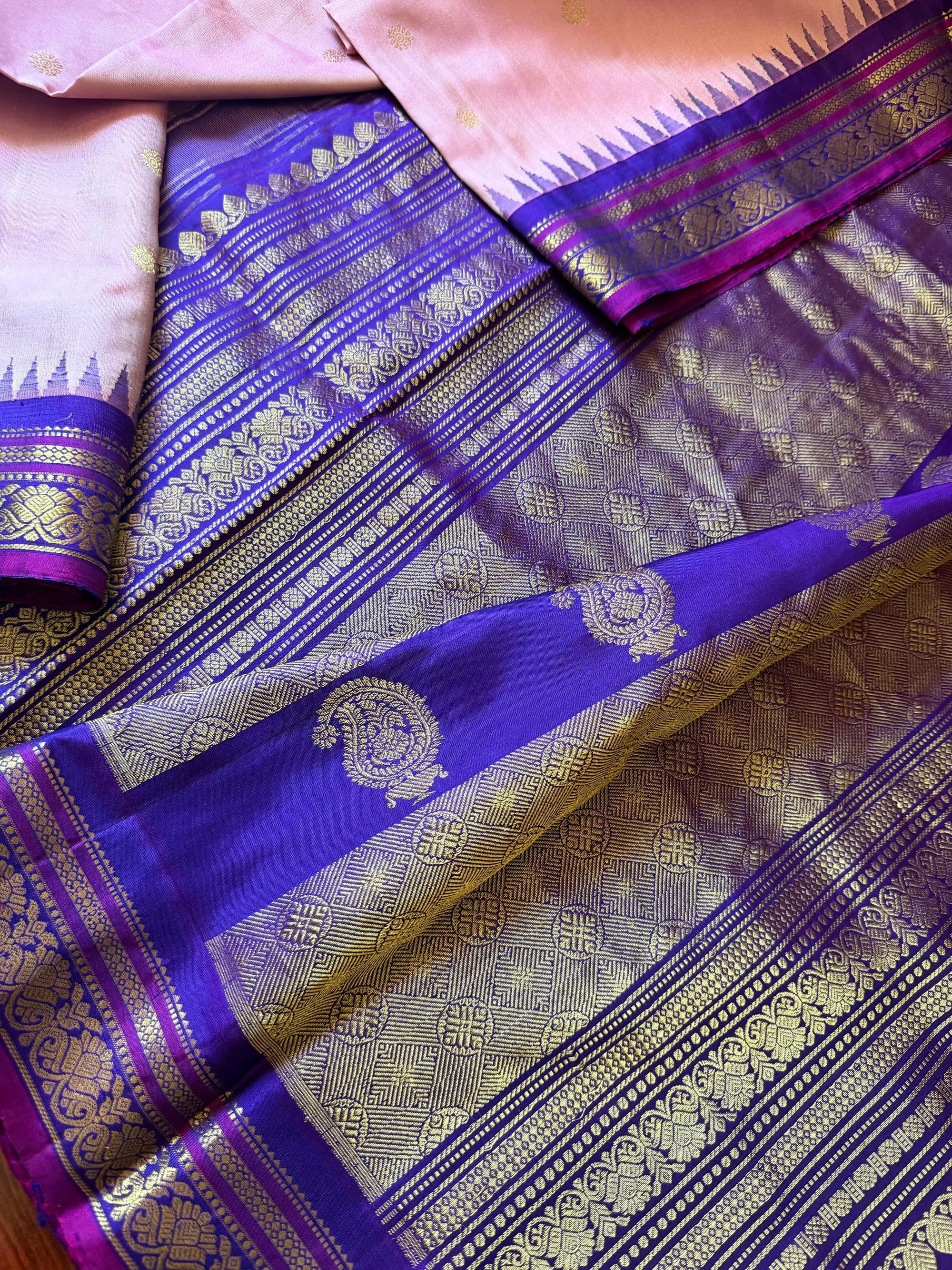Kuttu  Gadwal Silk