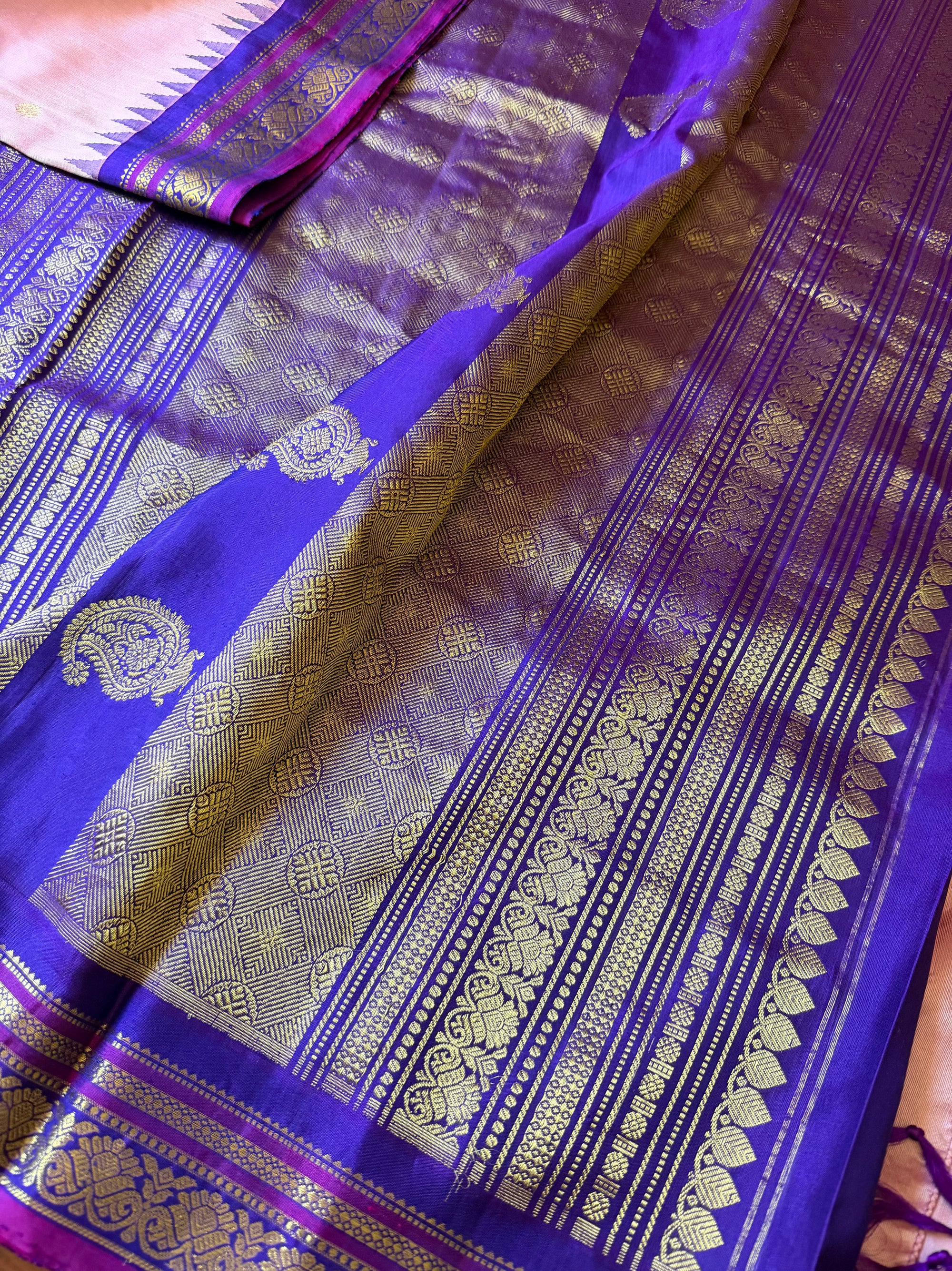 Kuttu  Gadwal Silk