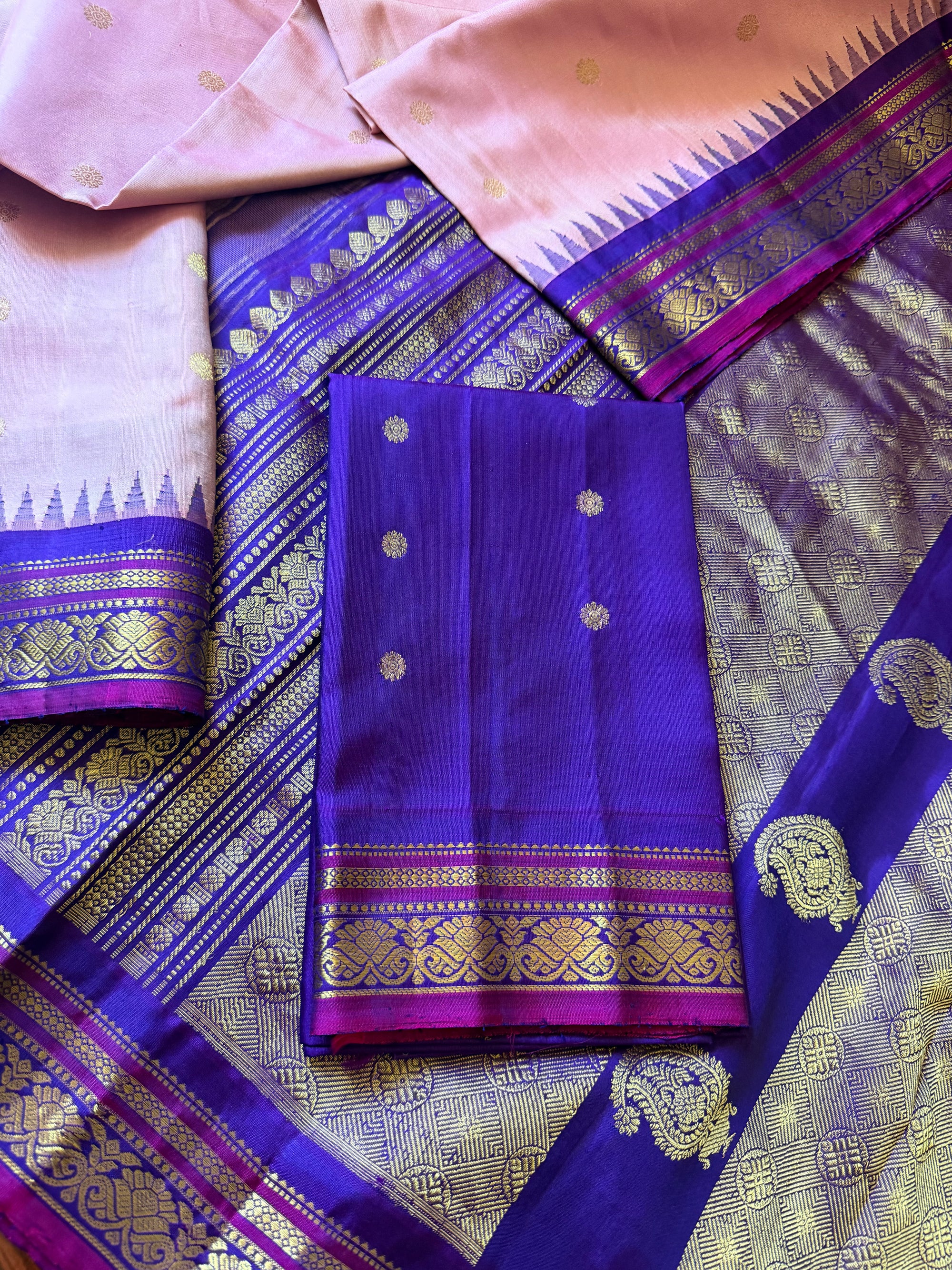 Kuttu  Gadwal Silk