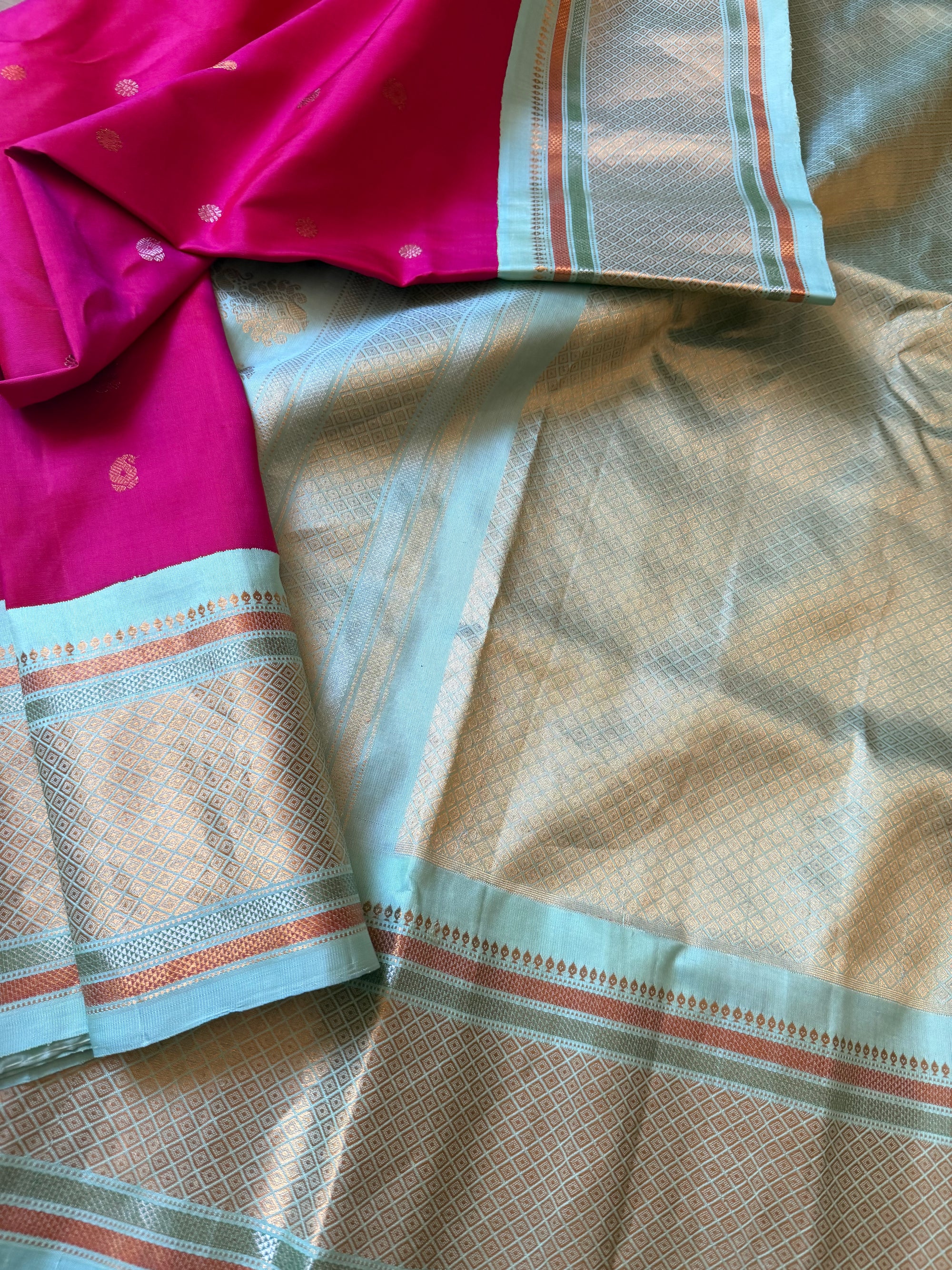 Kuttu  Gadwal Silk