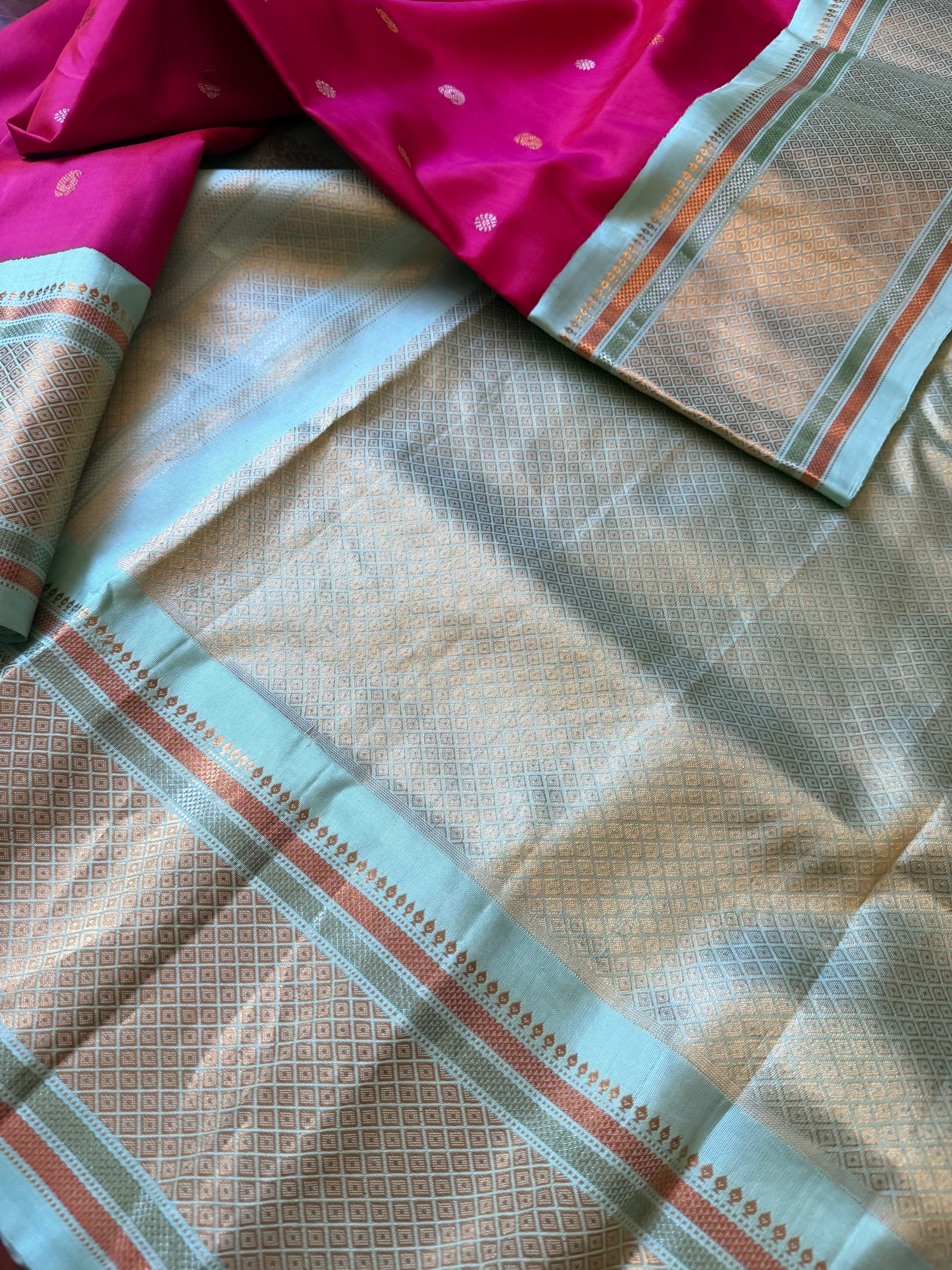 Kuttu  Gadwal Silk