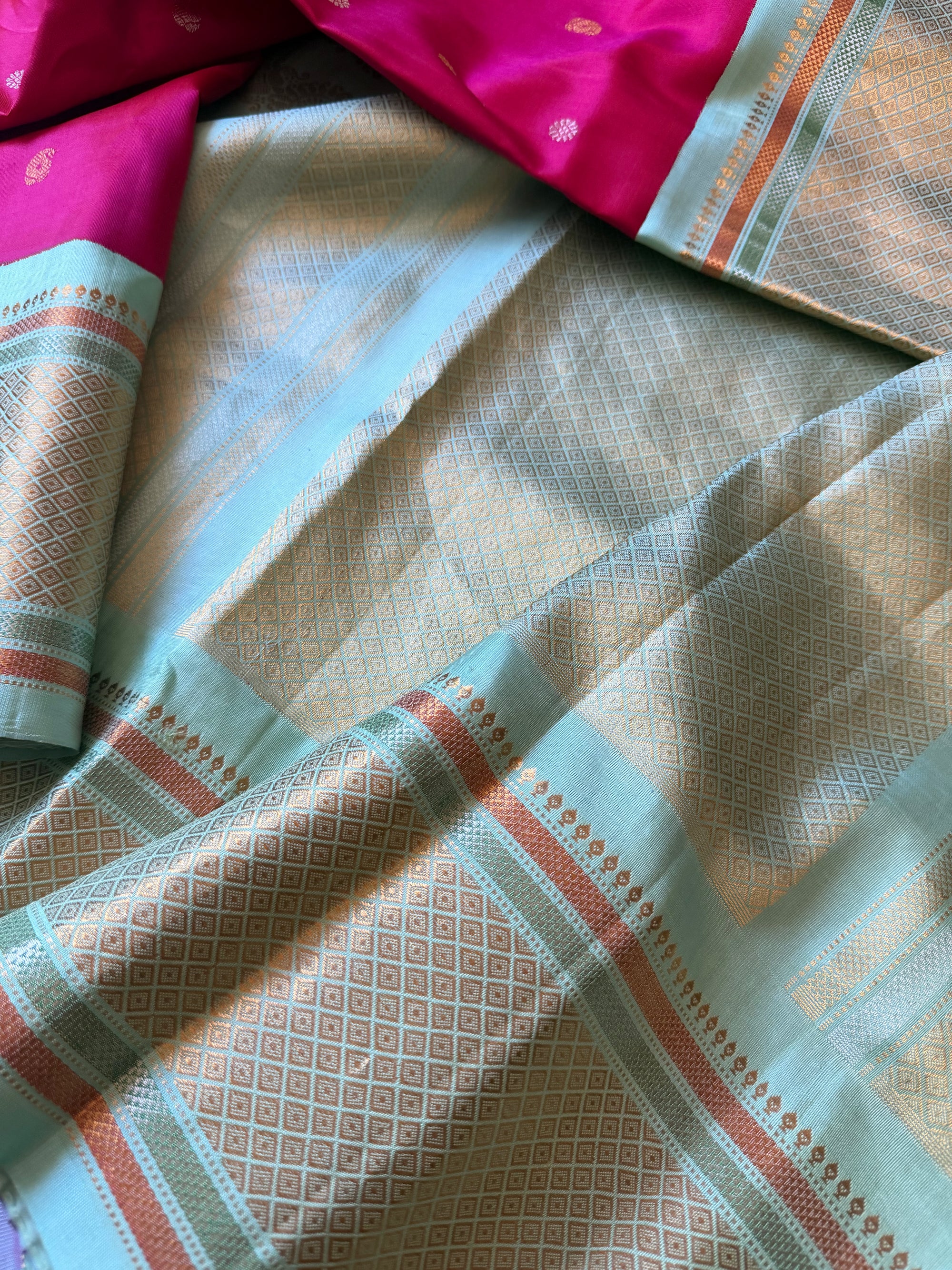 Kuttu  Gadwal Silk