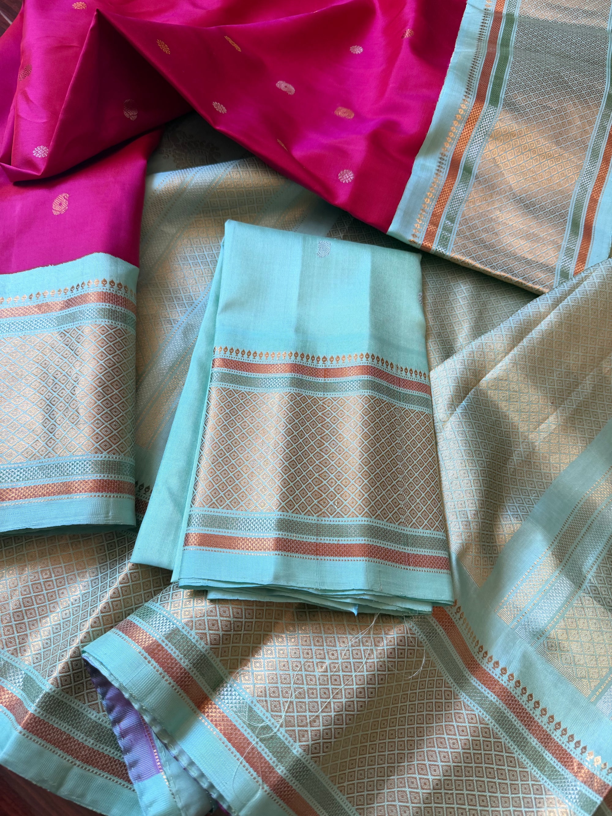 Kuttu  Gadwal Silk