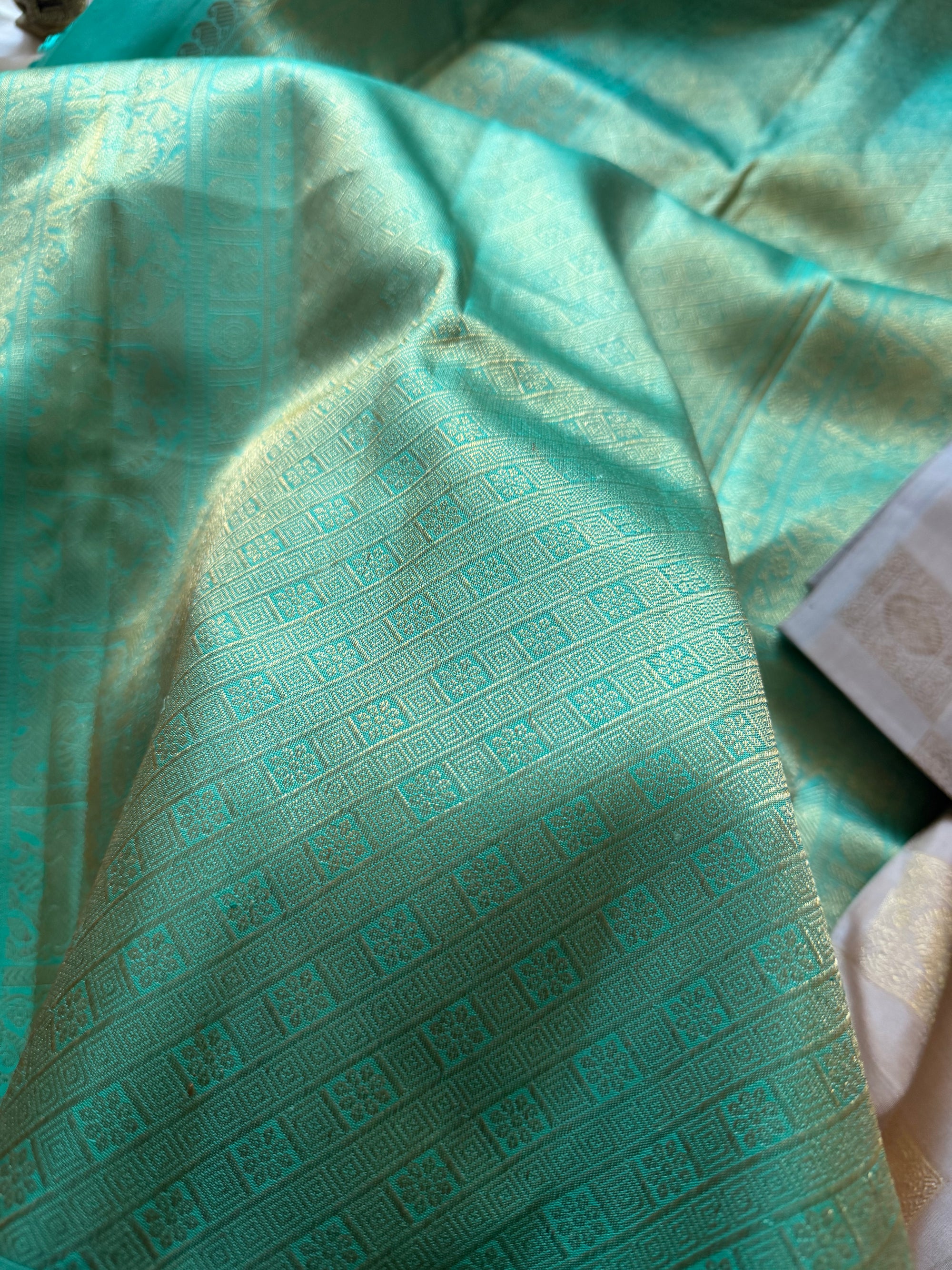 SWARA: Kanjivaram Silk (Pearl Grey - borderless)