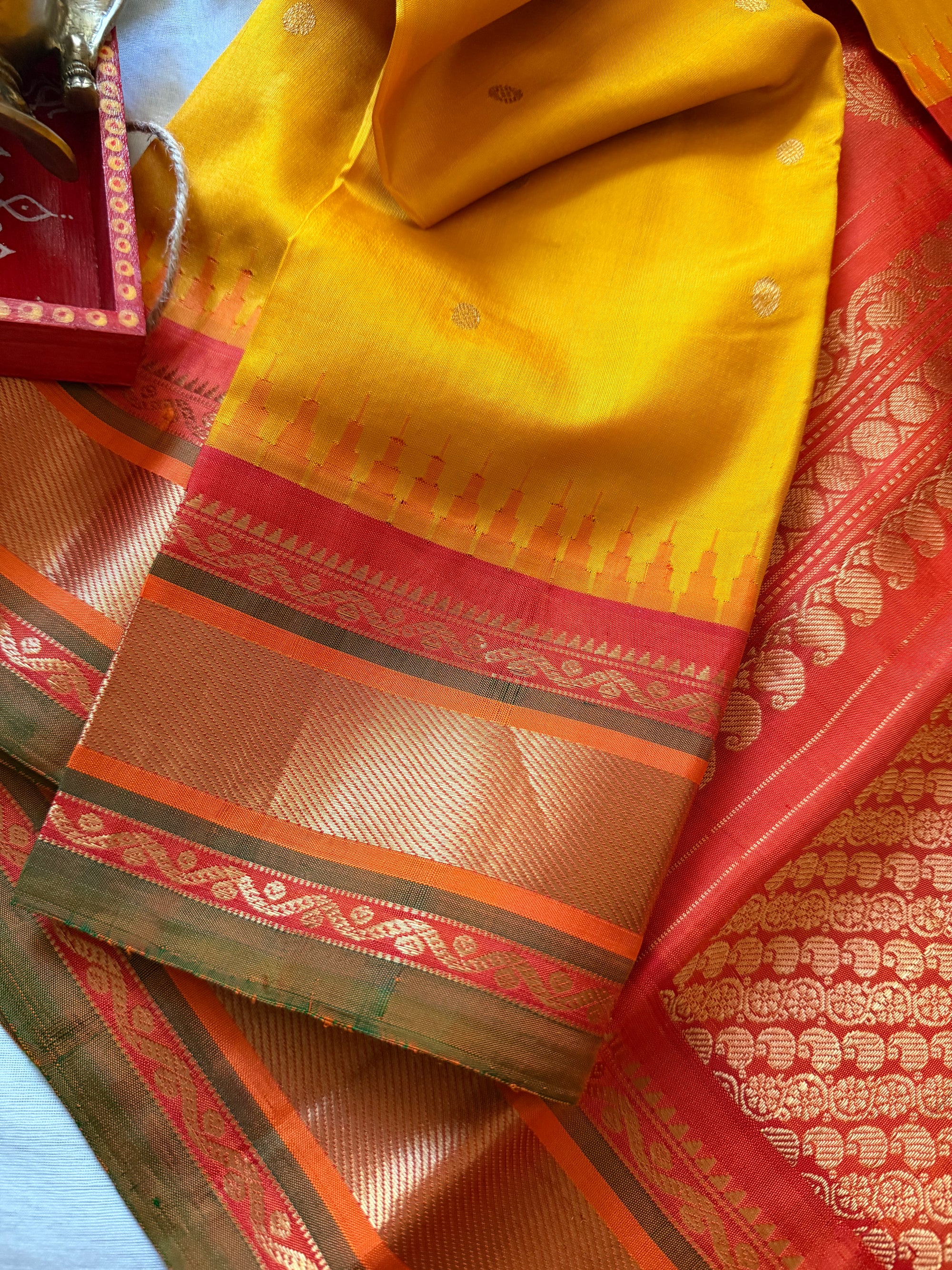 Kuttu  Gadwal Silk