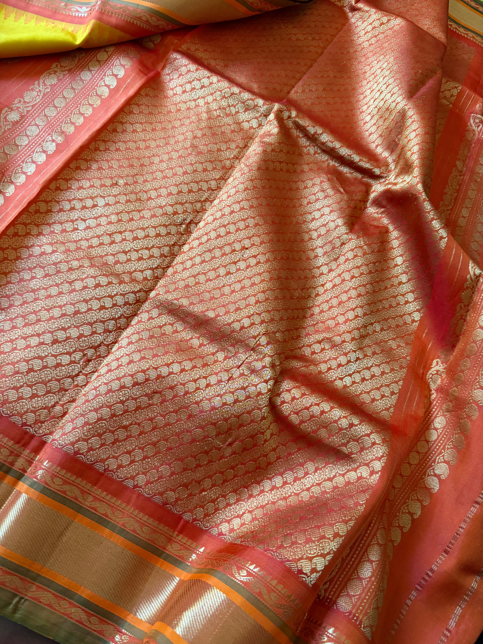 Kuttu  Gadwal Silk