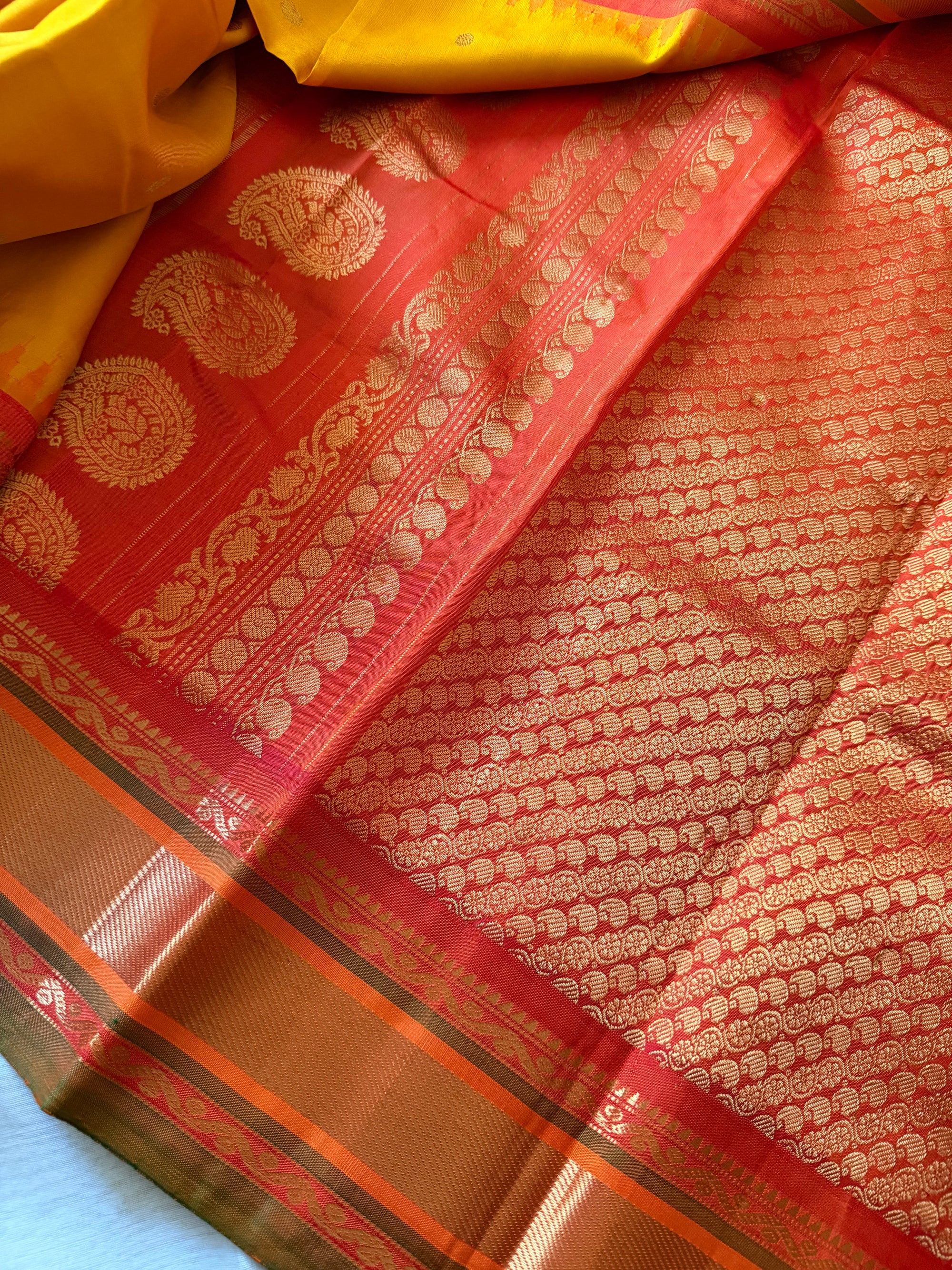 Kuttu  Gadwal Silk