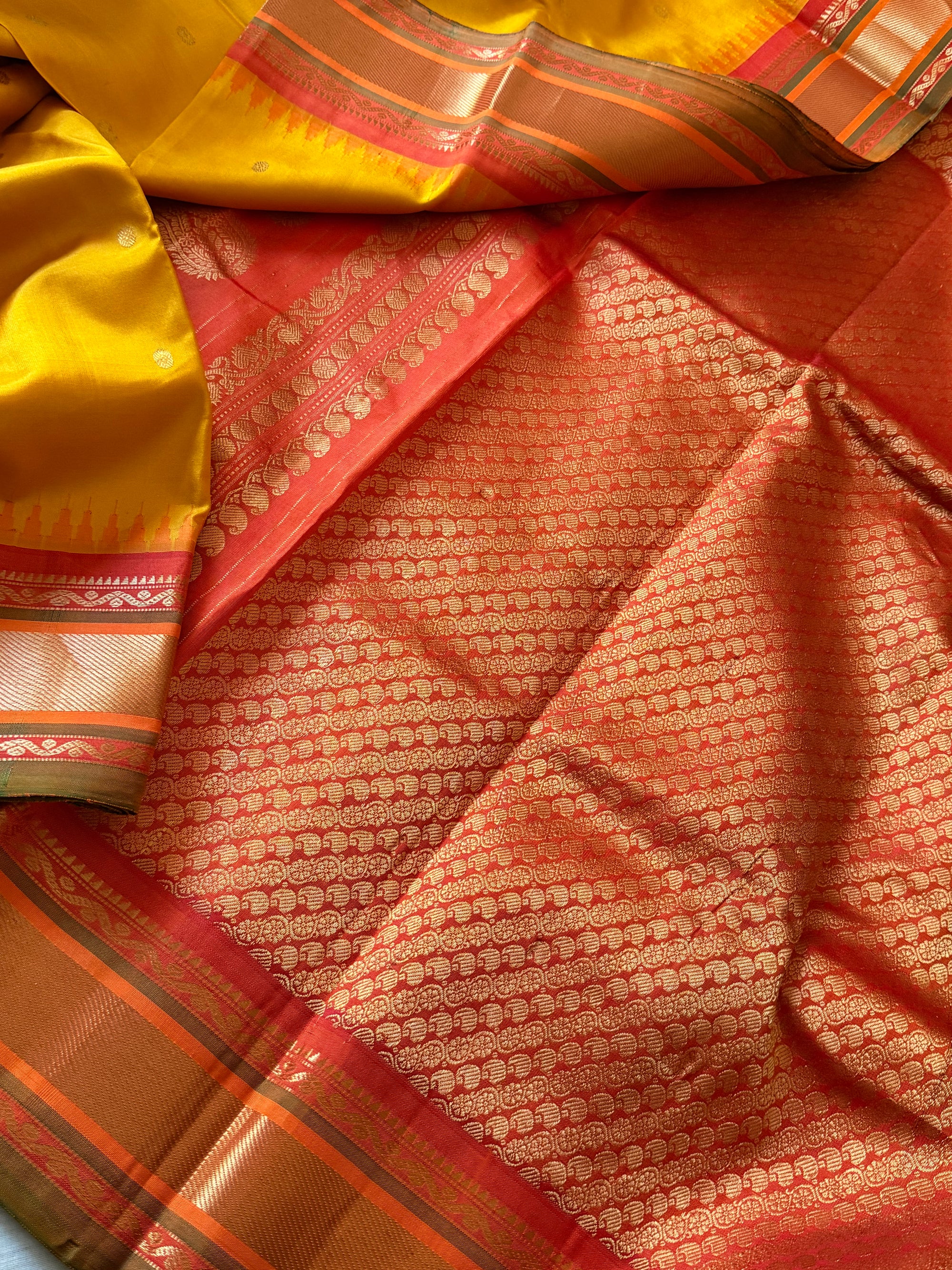 Kuttu  Gadwal Silk