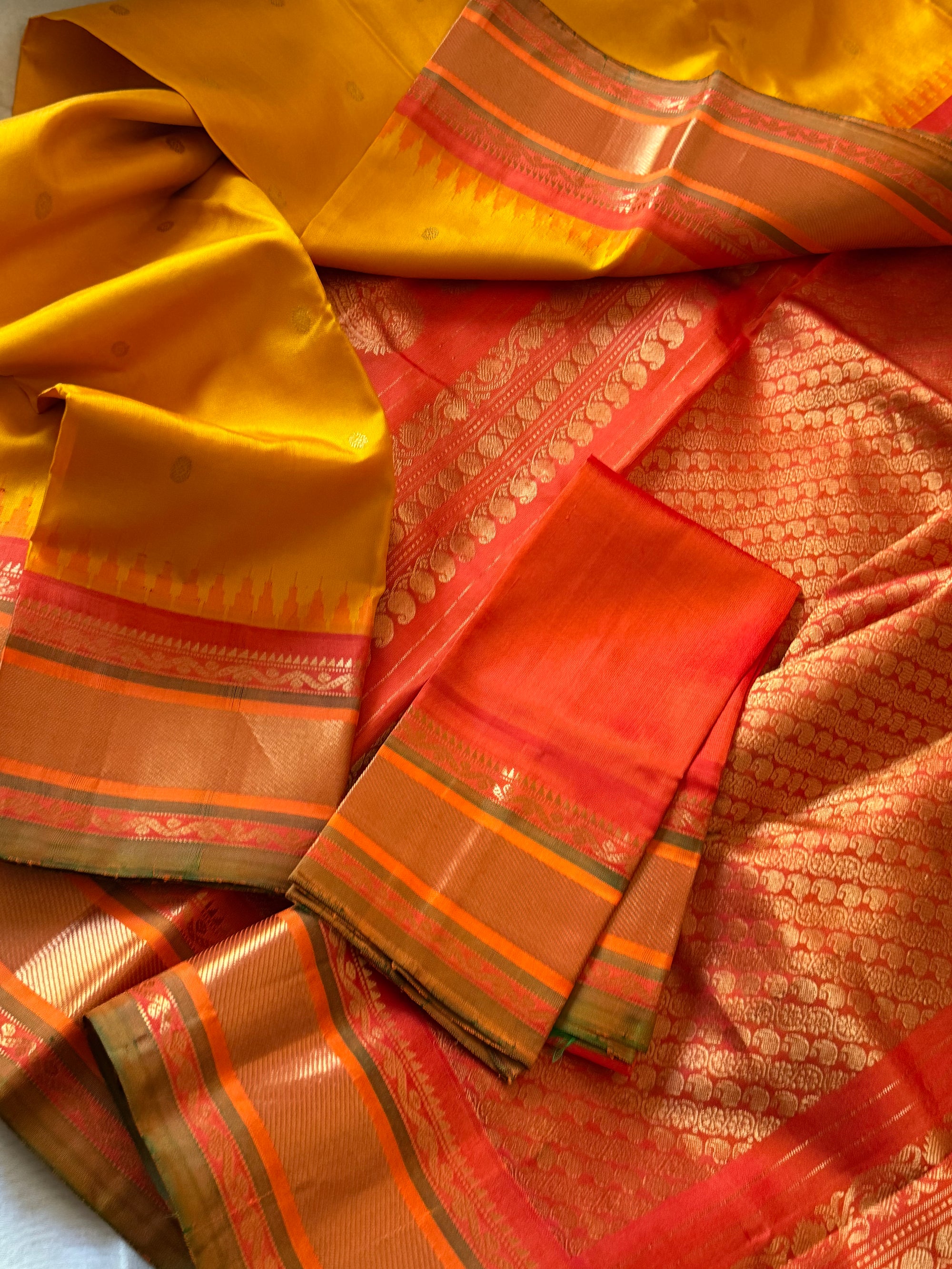 Kuttu  Gadwal Silk