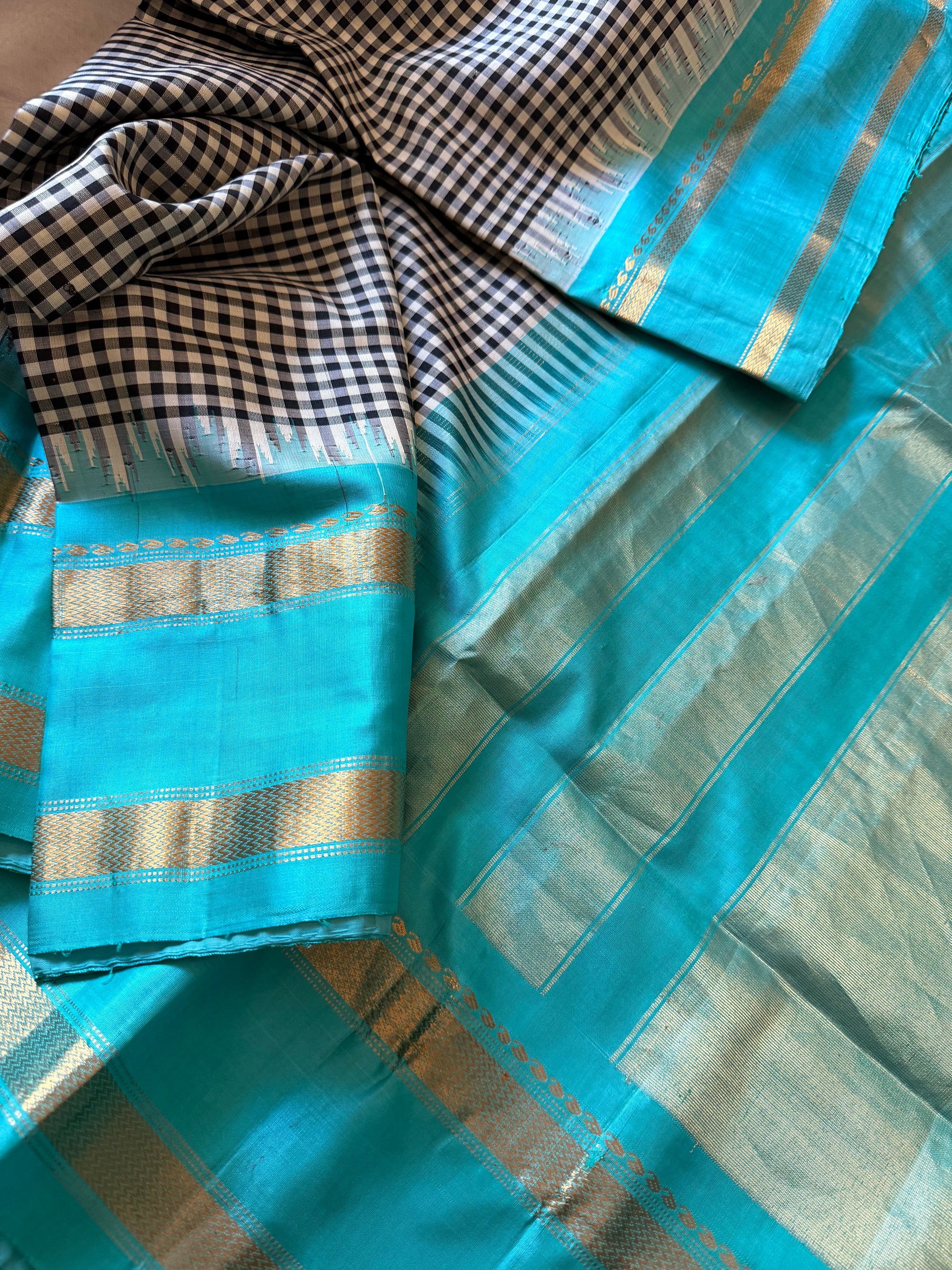 Kuttu  Gadwal Silk