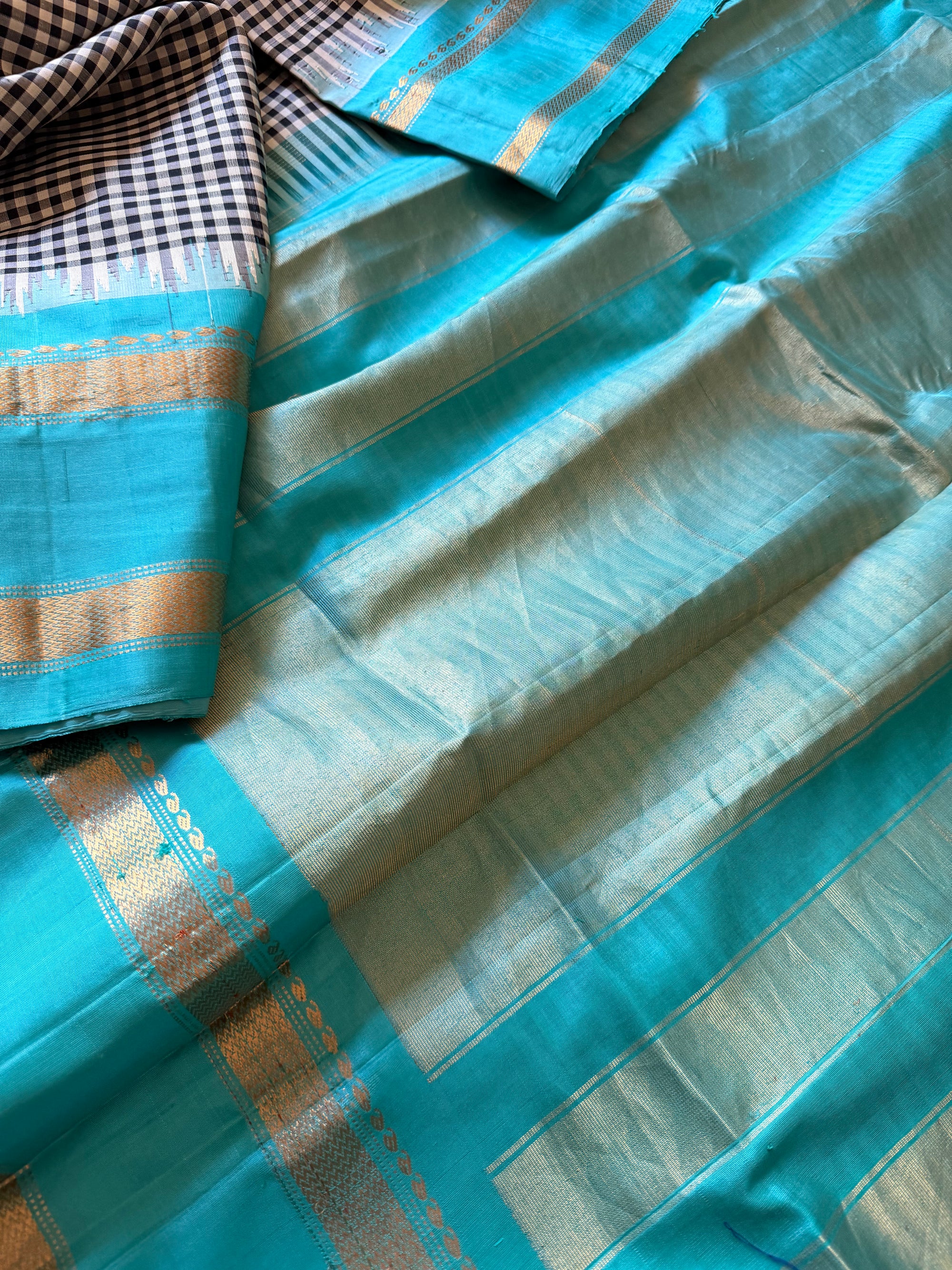 Kuttu  Gadwal Silk