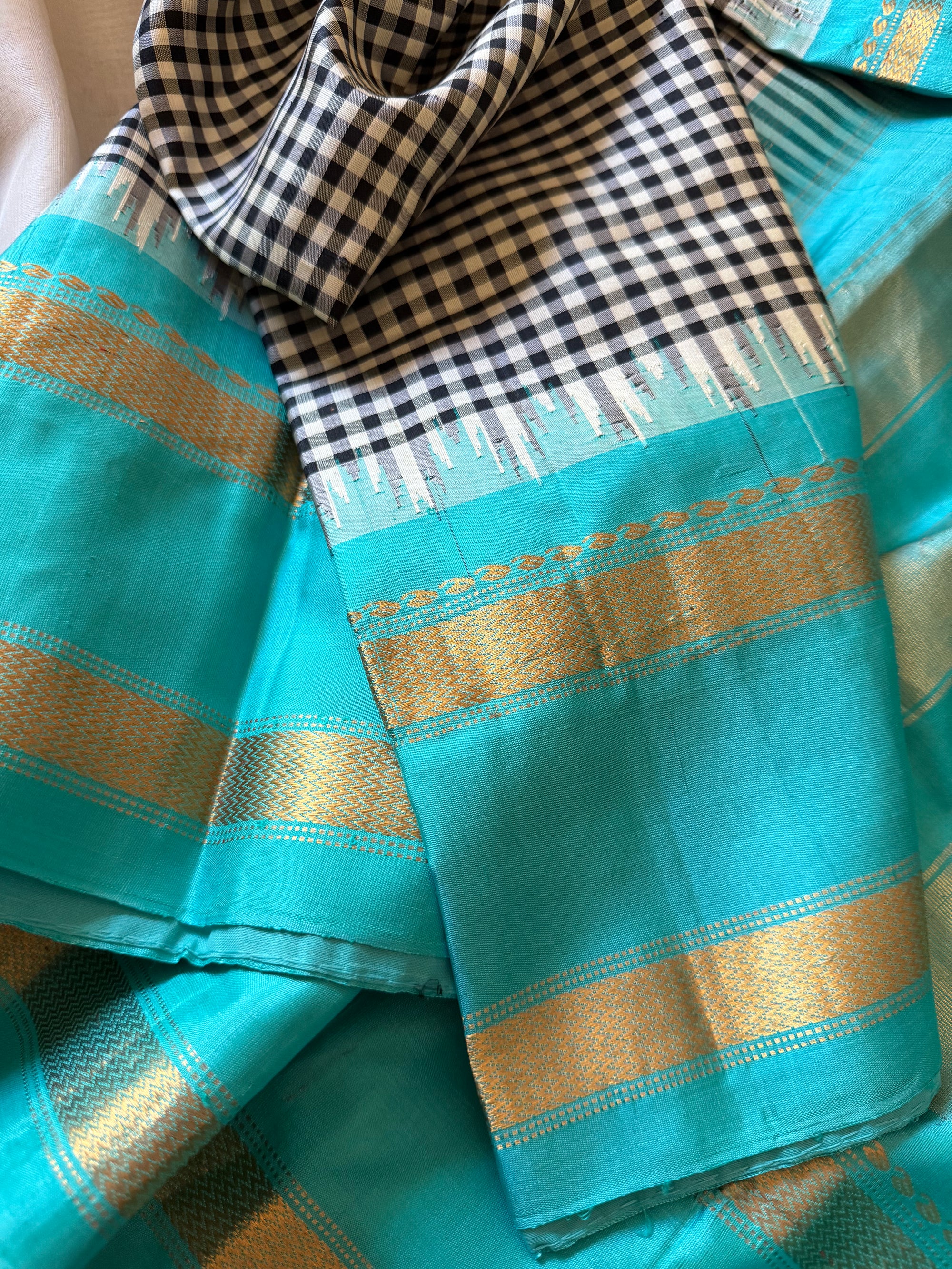Kuttu  Gadwal Silk