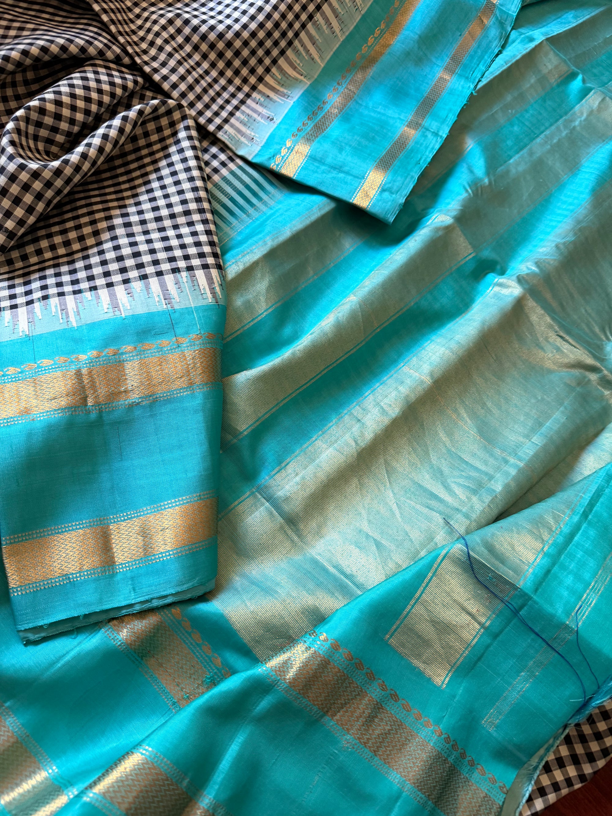 Kuttu  Gadwal Silk