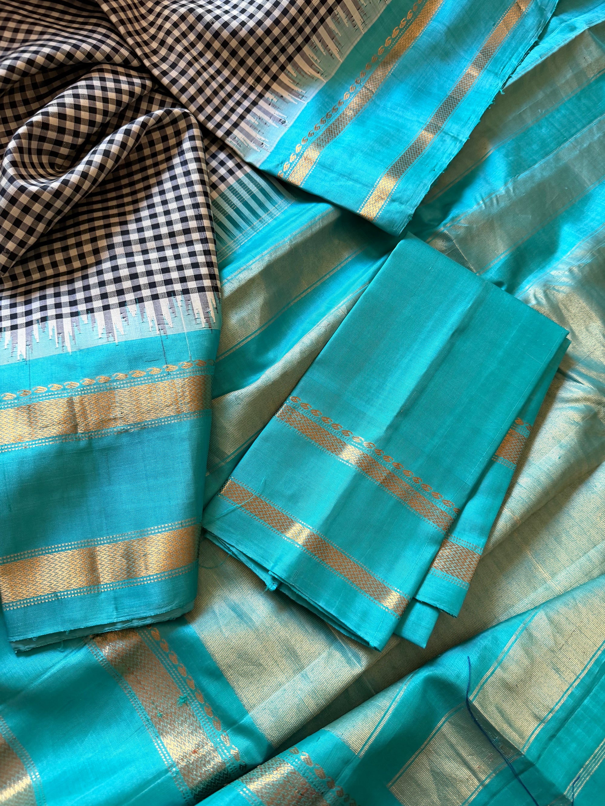 Kuttu  Gadwal Silk