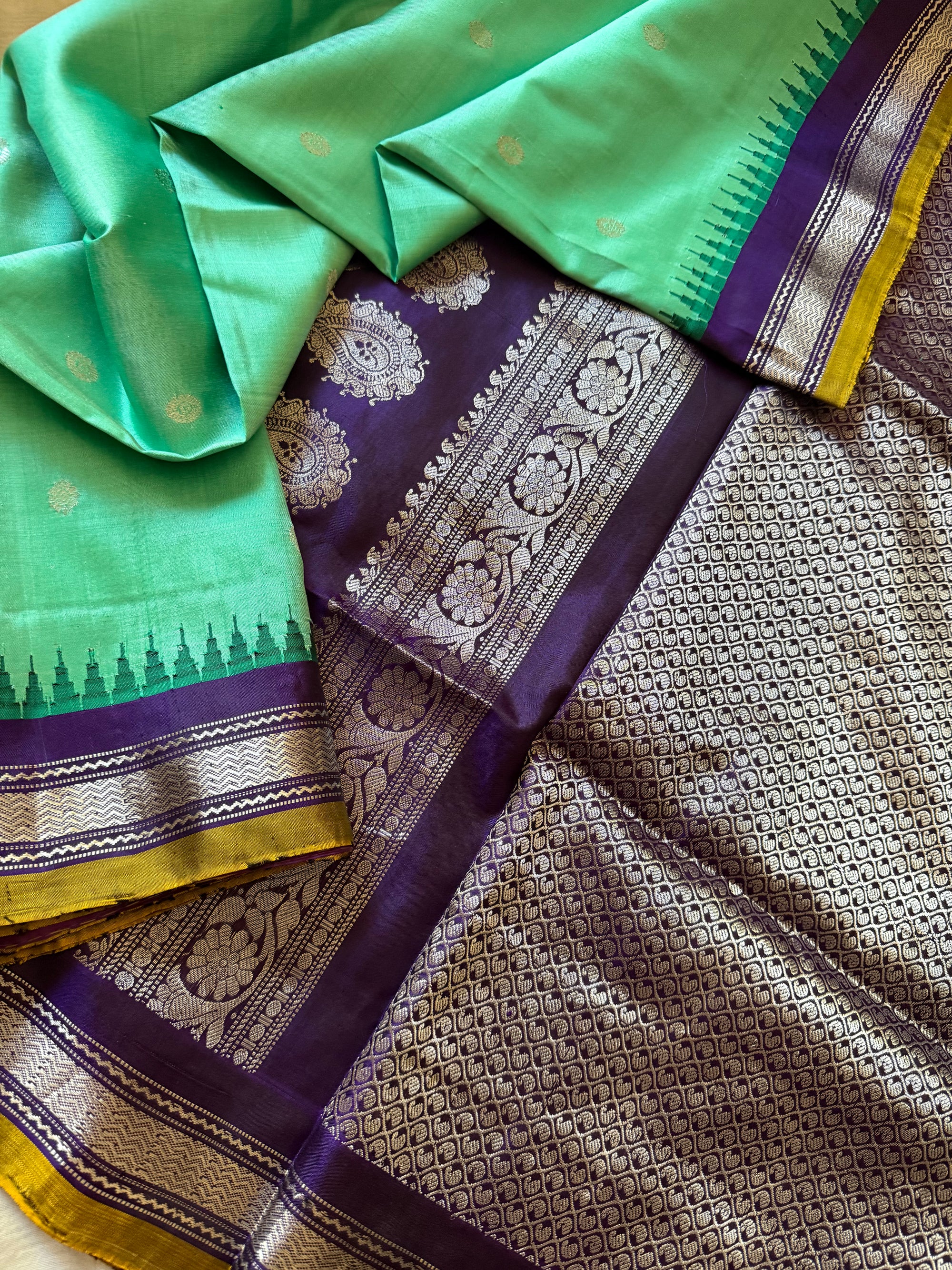 Kuttu  Gadwal Silk