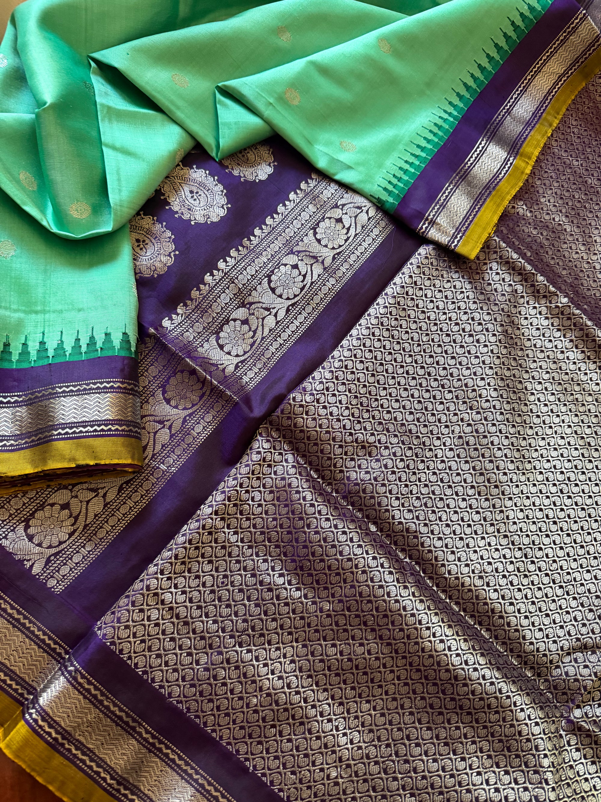 Kuttu  Gadwal Silk