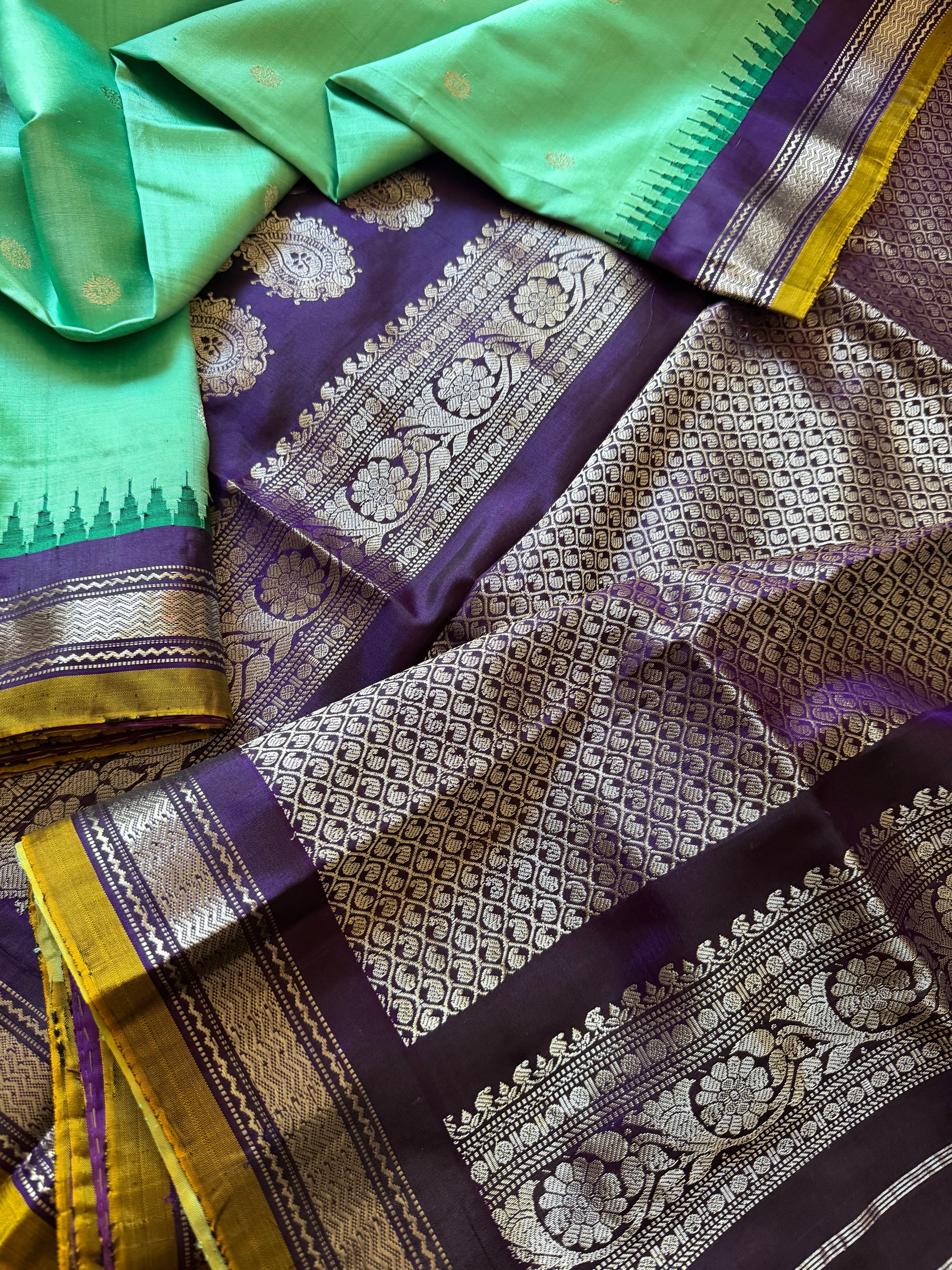 Kuttu  Gadwal Silk