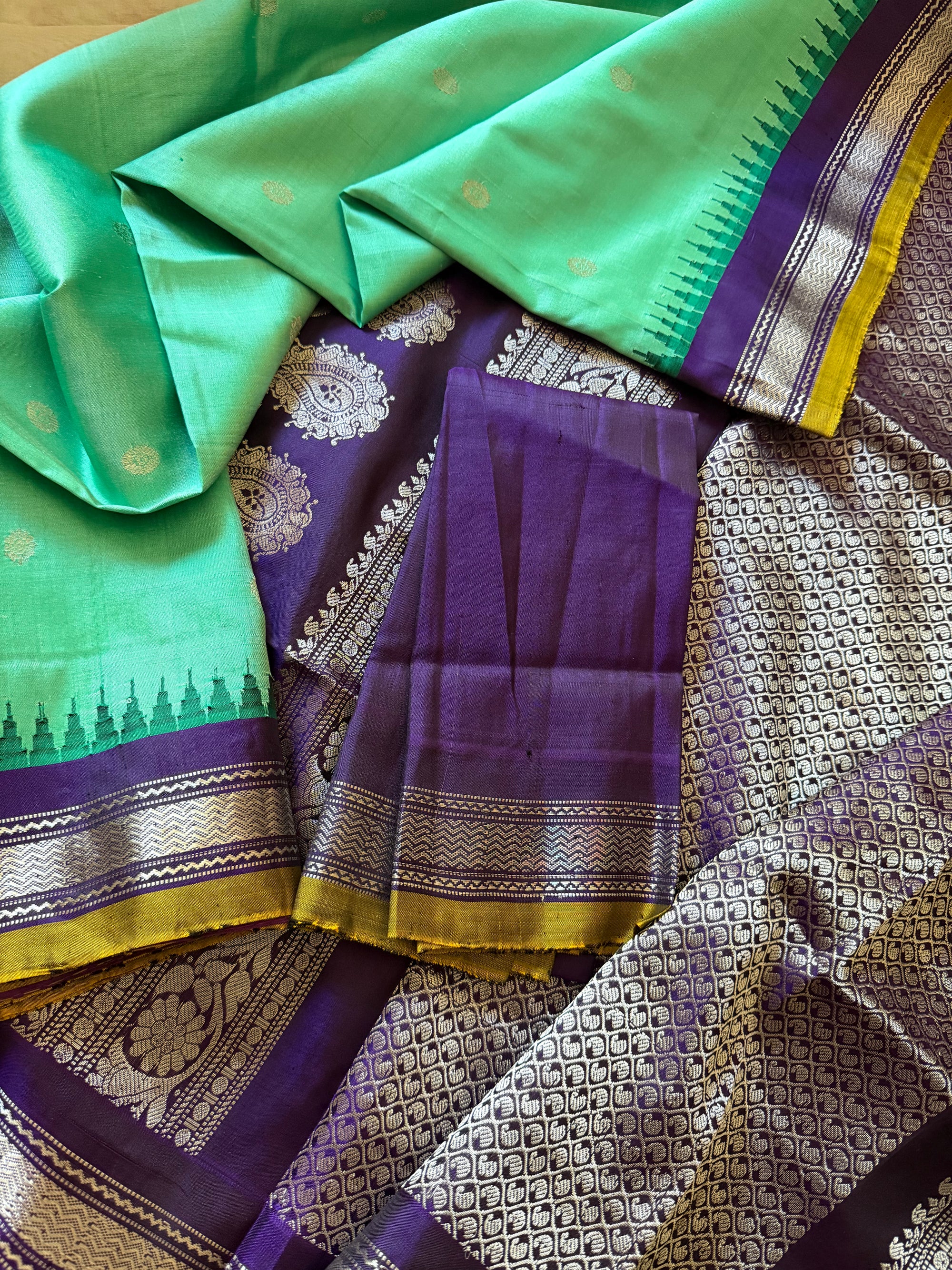 Kuttu  Gadwal Silk