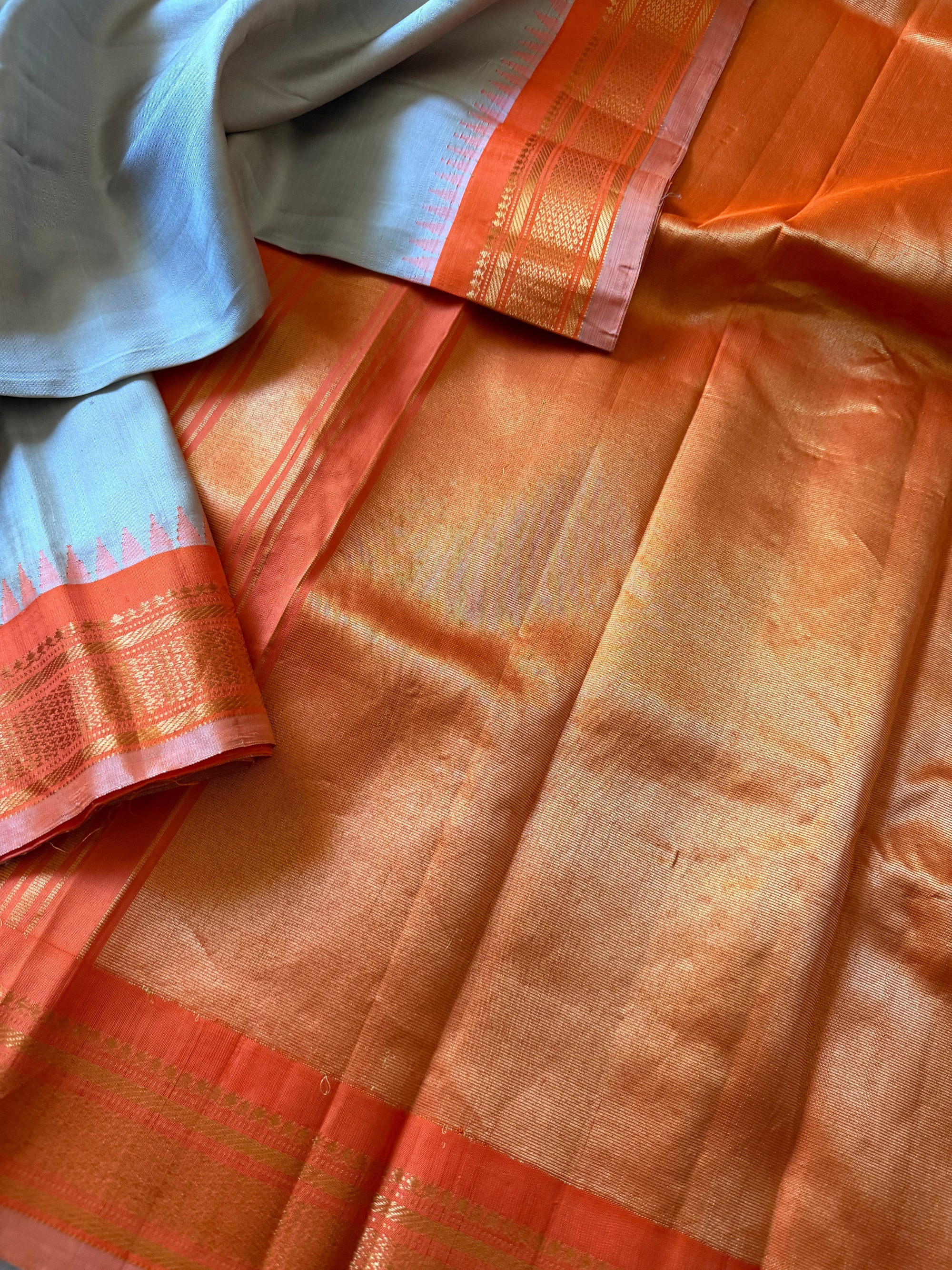 Kuttu  Gadwal Silk