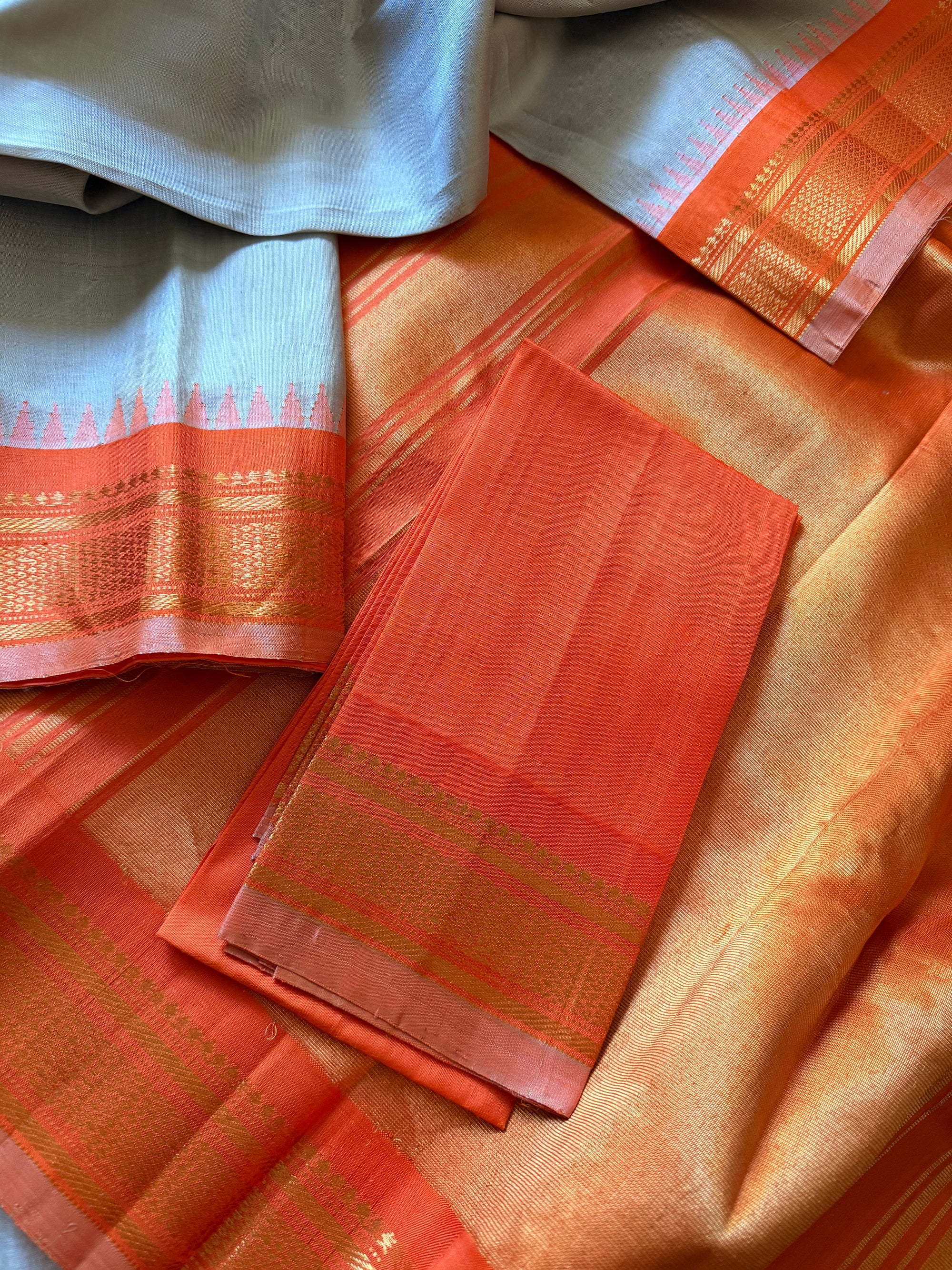 Kuttu  Gadwal Silk
