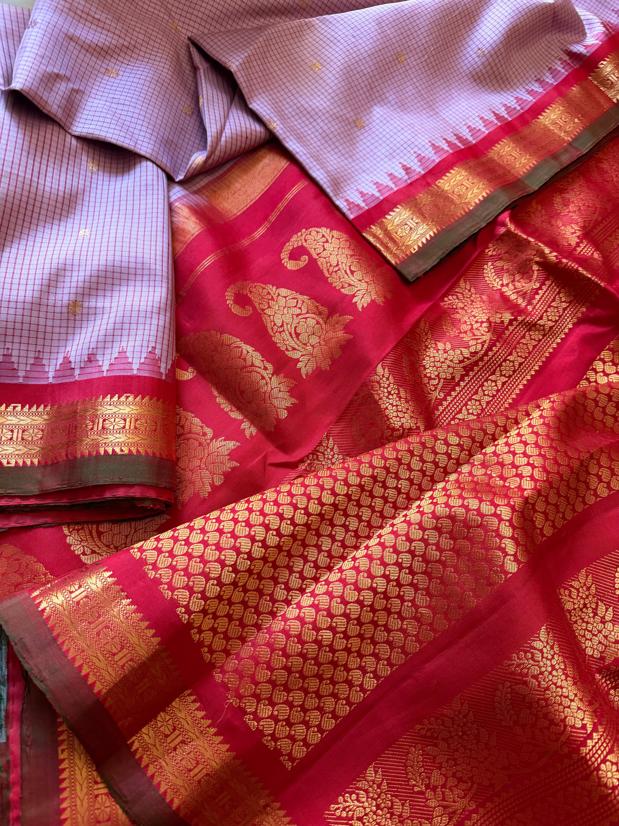 Kuttu  Gadwal Silk
