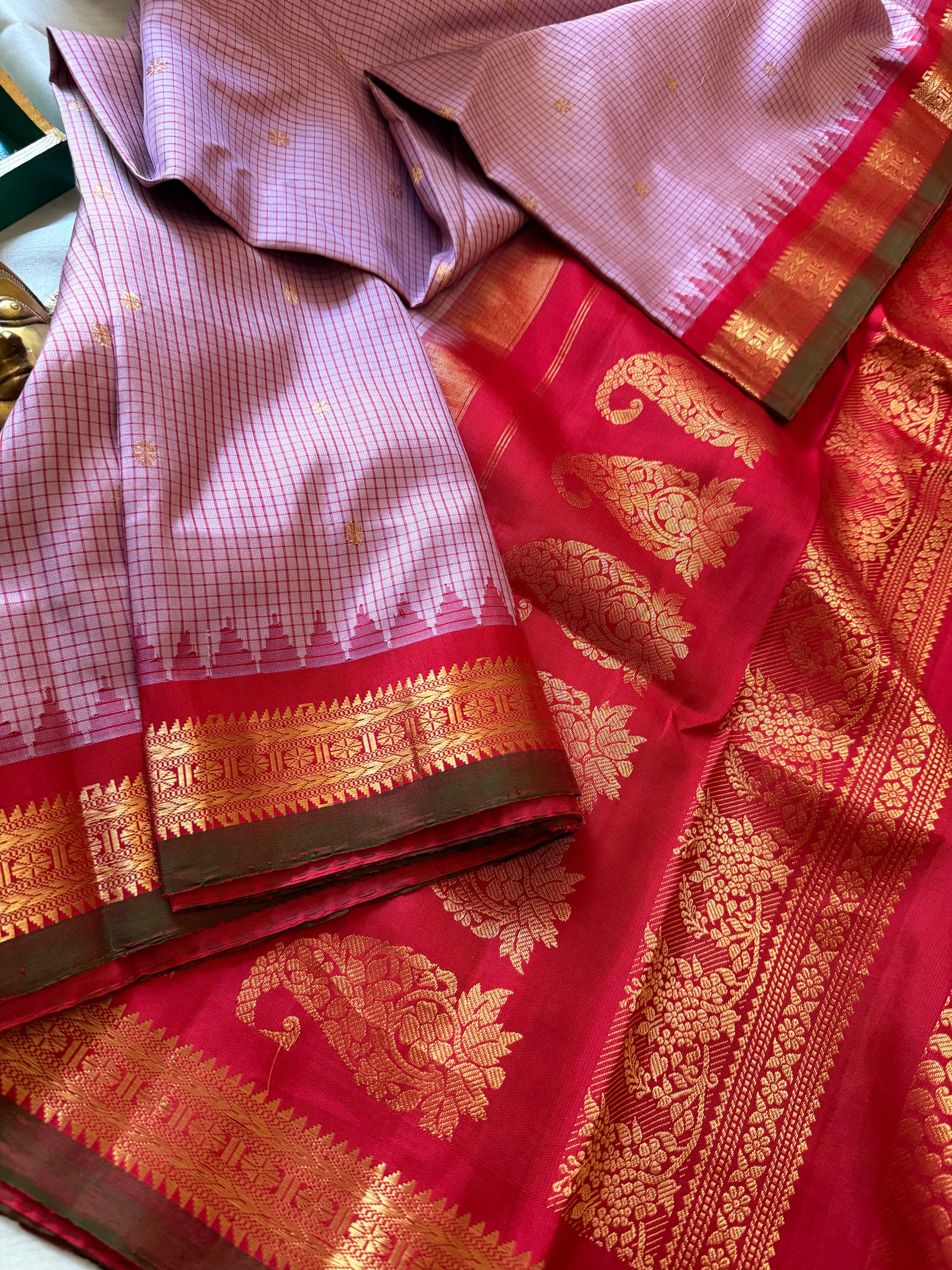 Kuttu  Gadwal Silk