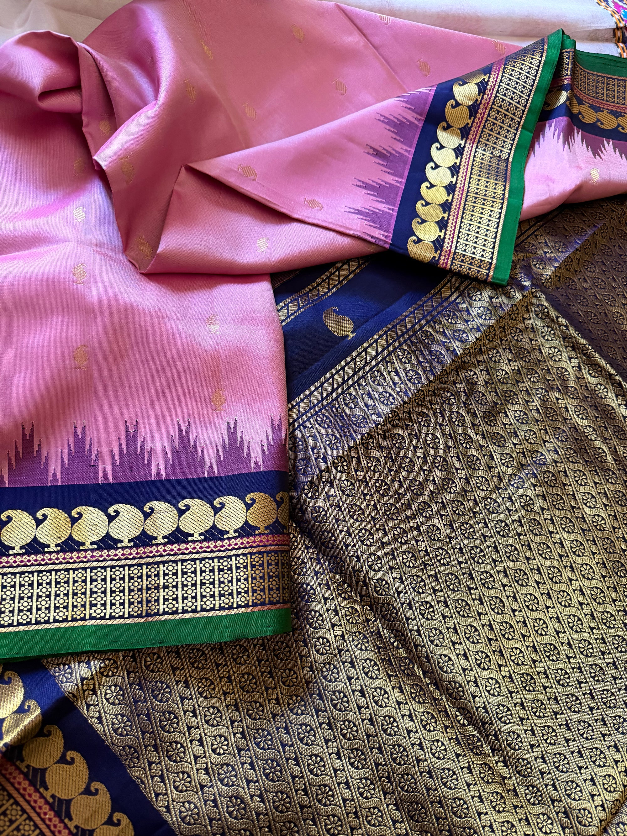 Kuttu Gadwal Silk