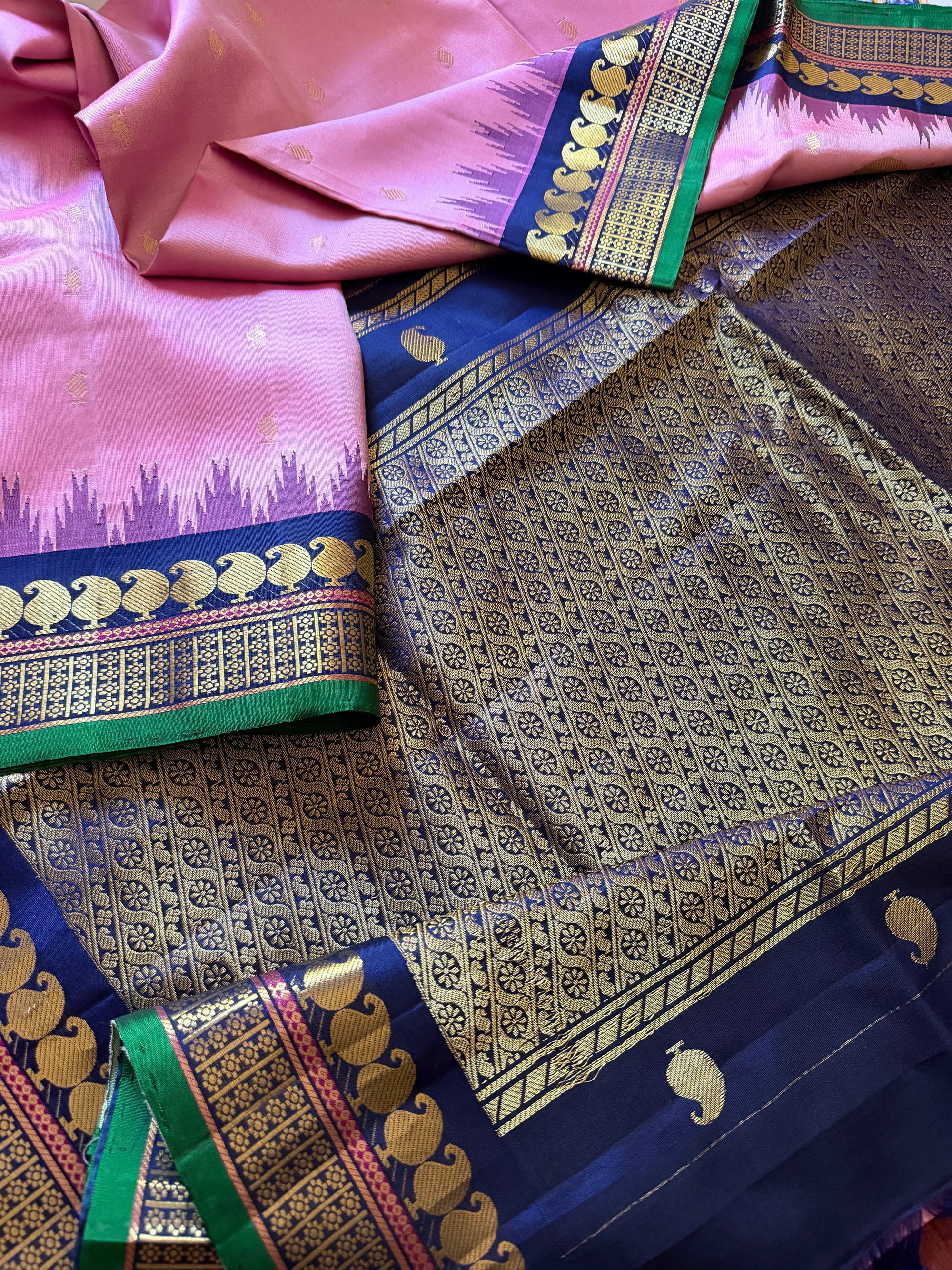 Kuttu Gadwal Silk