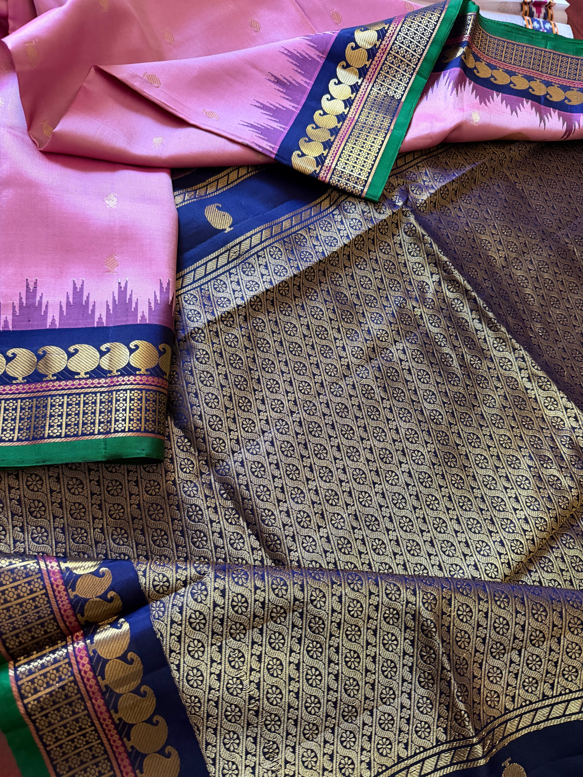 Kuttu Gadwal Silk
