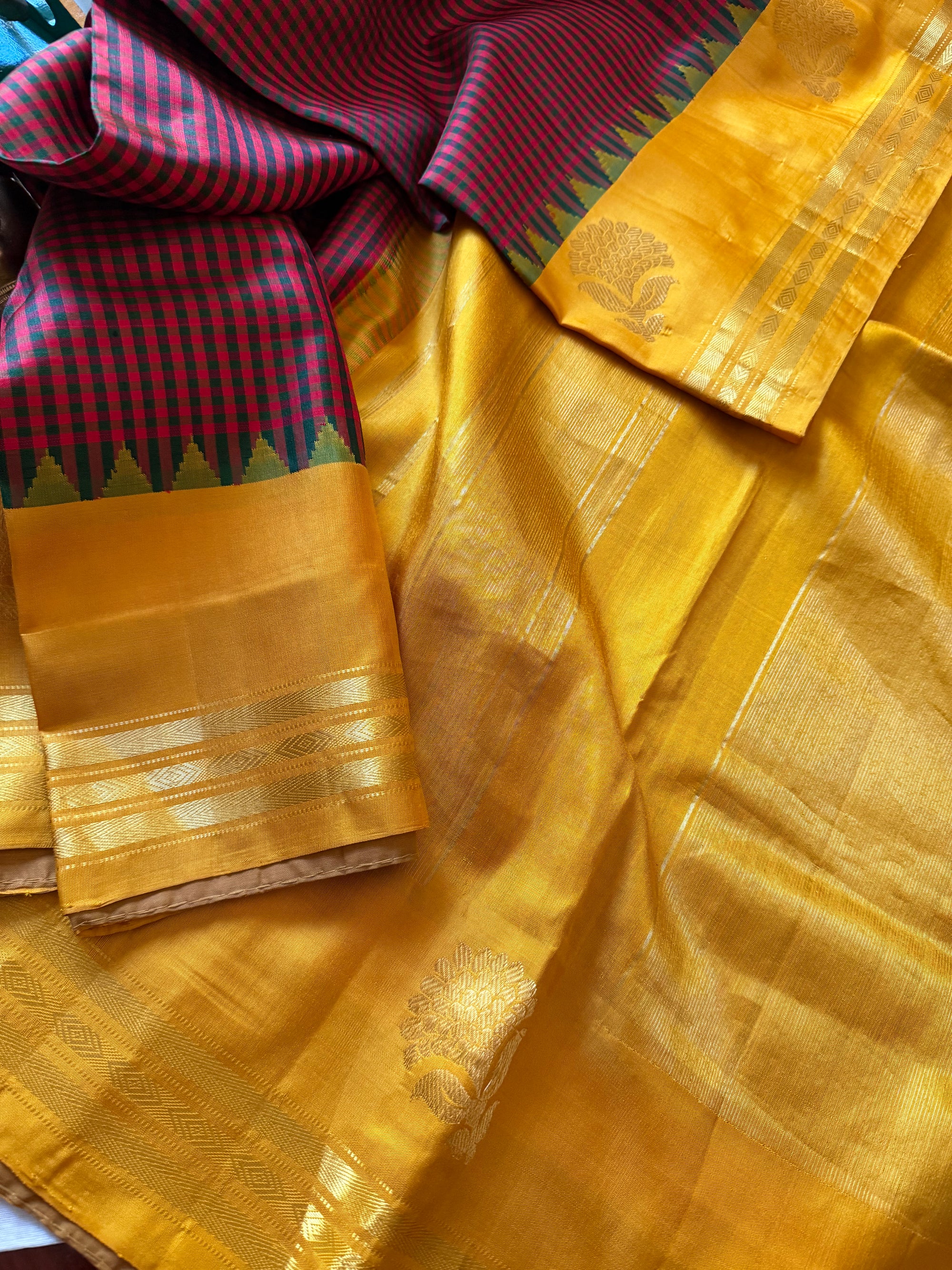 Kuttu Gadwal Silk