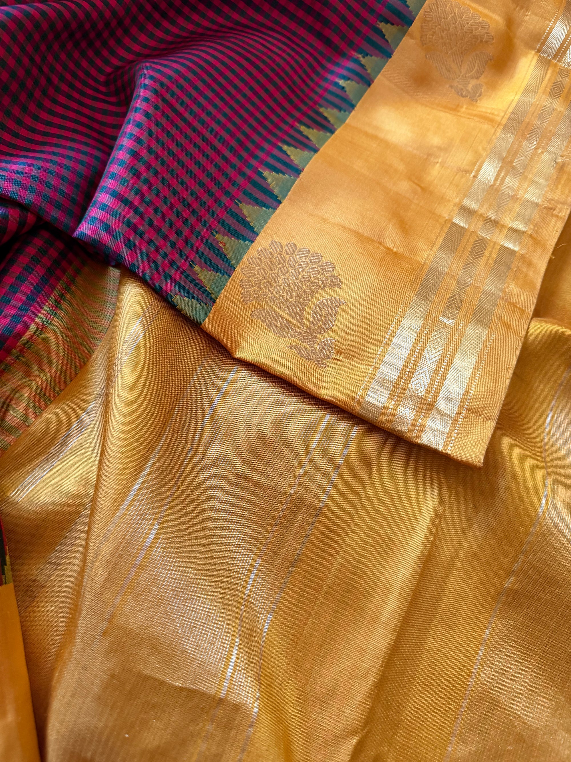 Kuttu Gadwal Silk