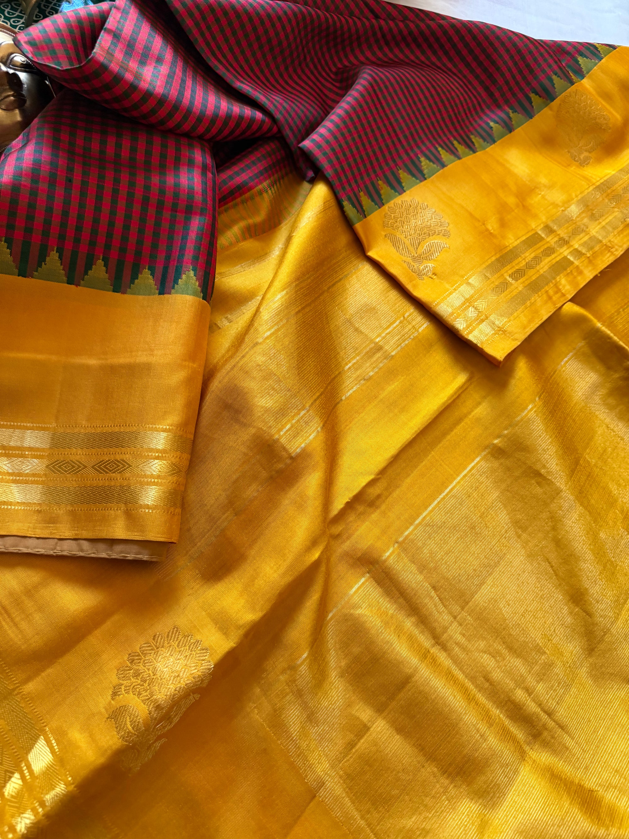 Kuttu Gadwal Silk