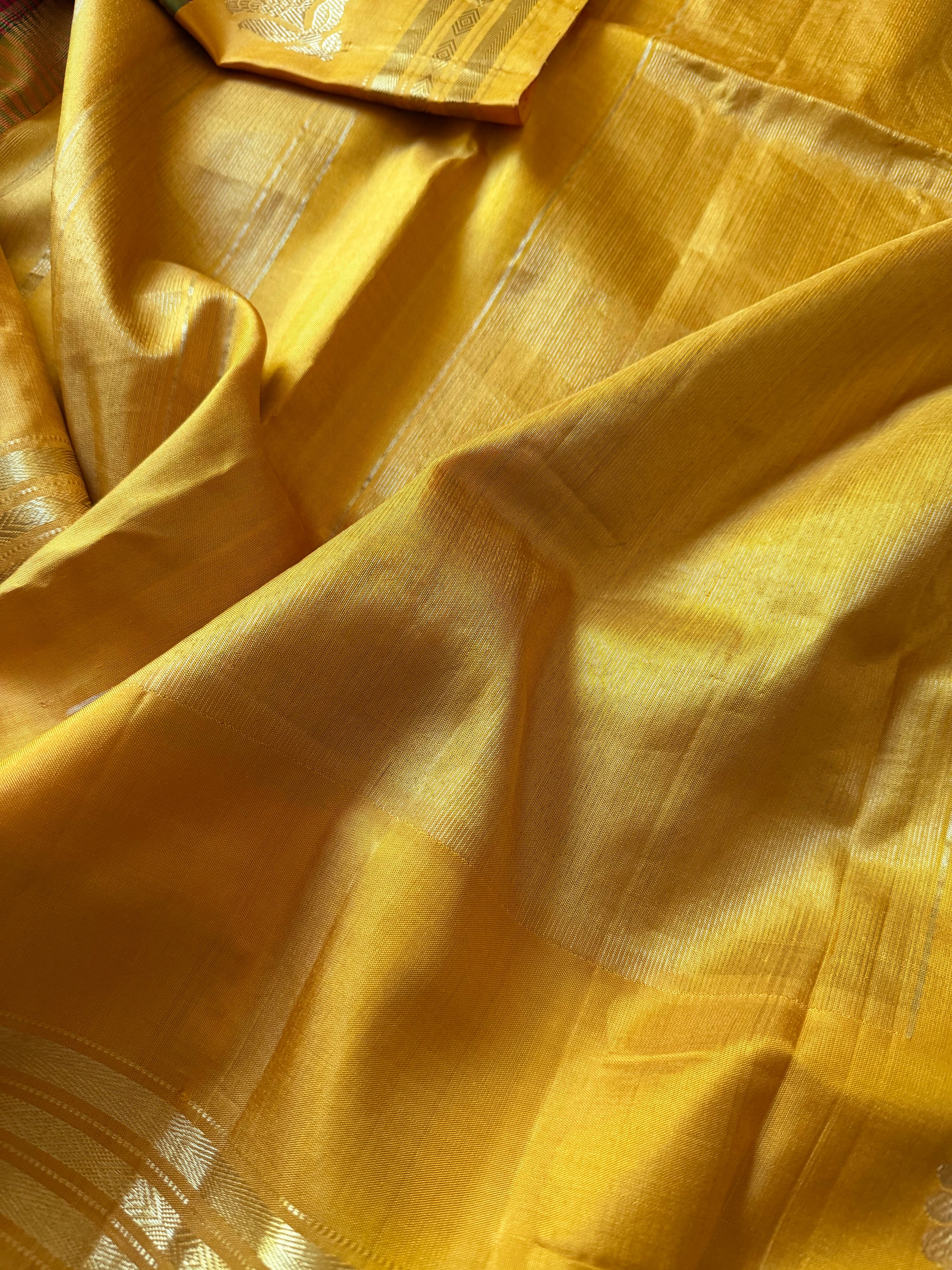 Kuttu Gadwal Silk