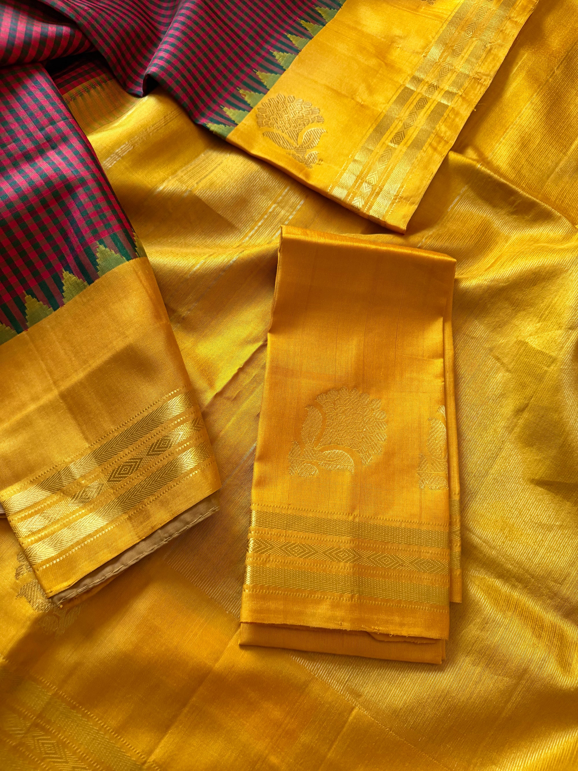 Kuttu Gadwal Silk