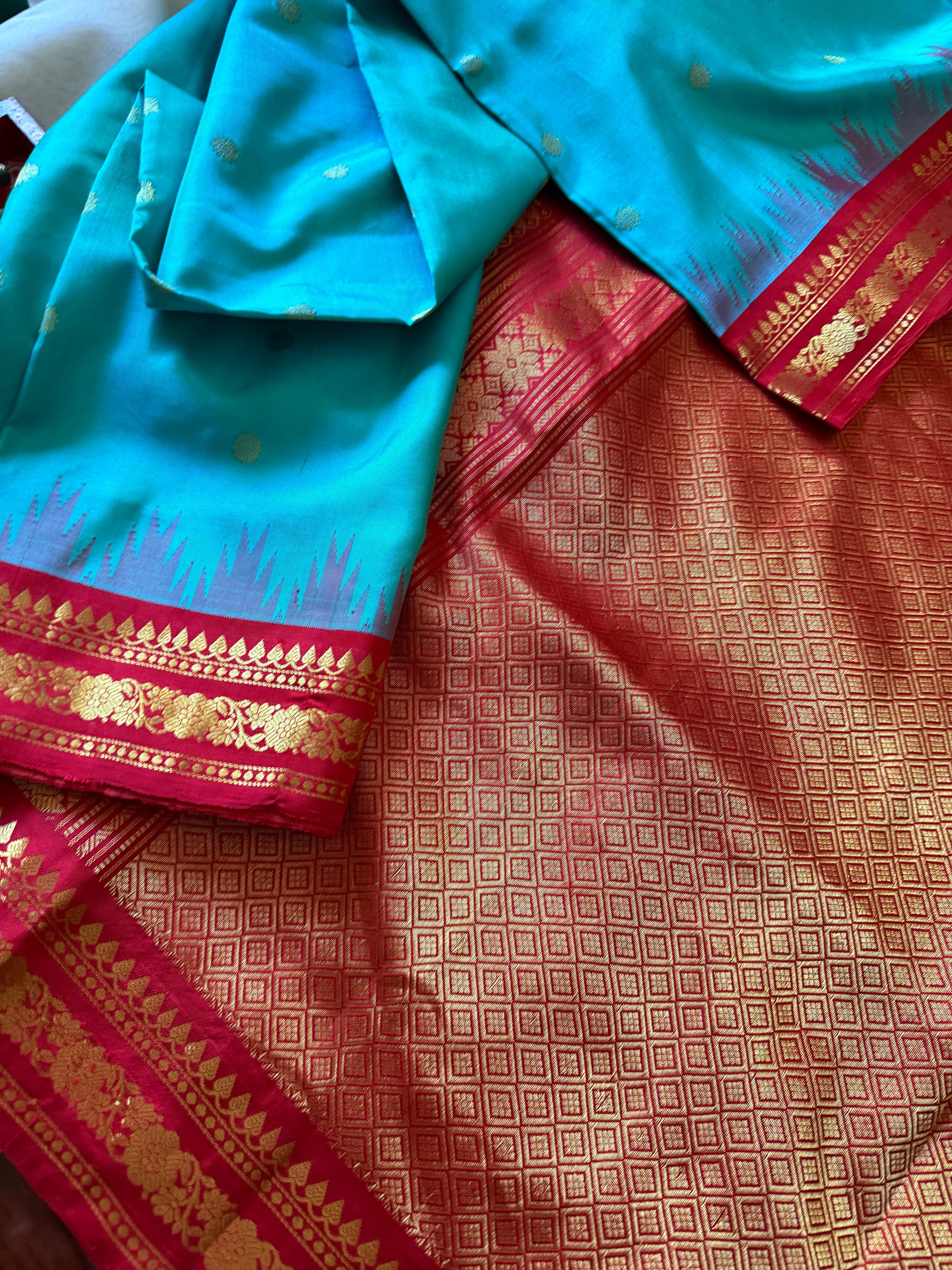 Kuttu Gadwal Silk