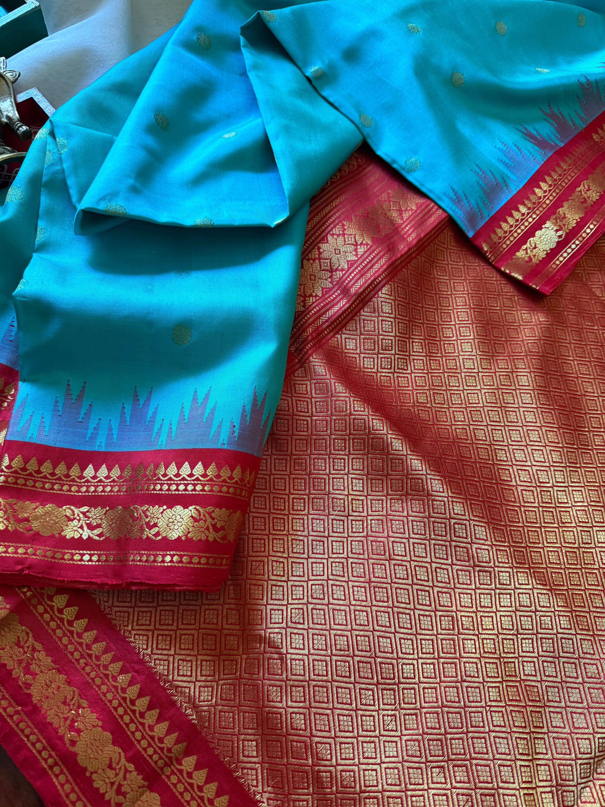 Kuttu Gadwal Silk