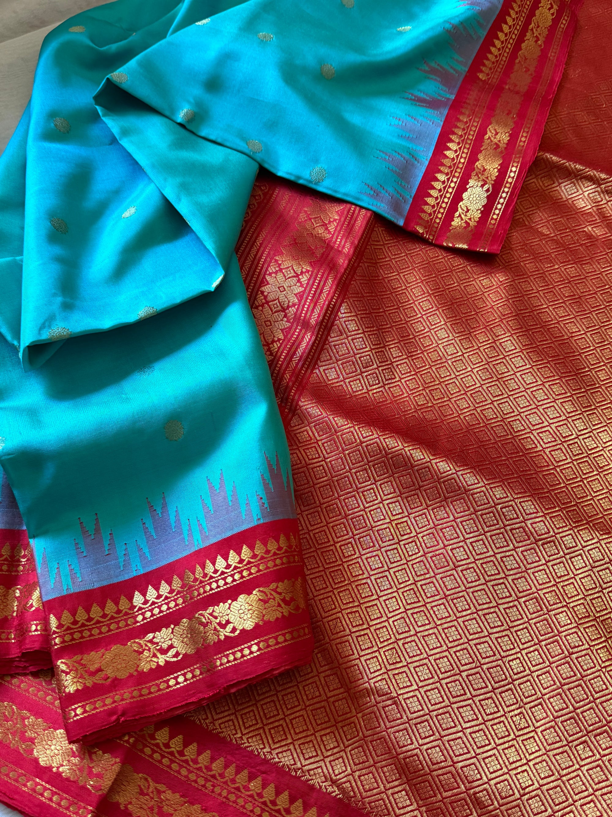 Kuttu Gadwal Silk