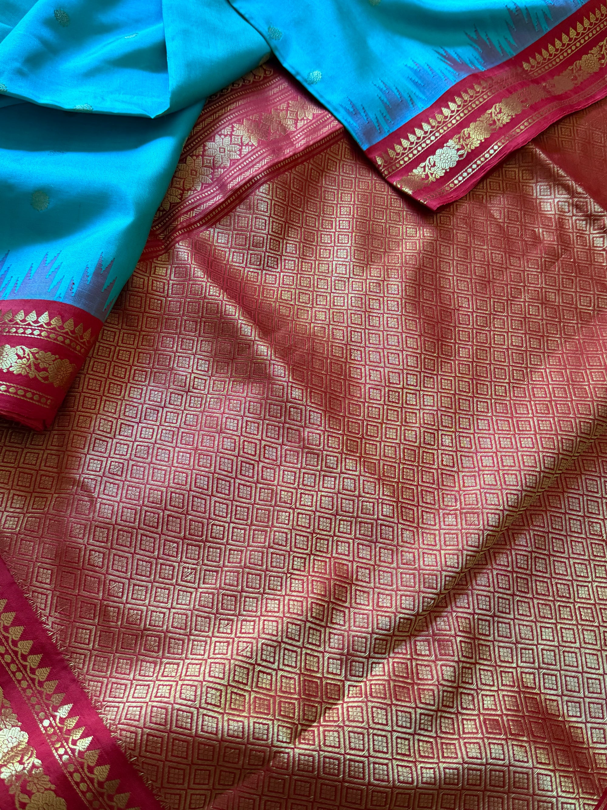 Kuttu Gadwal Silk