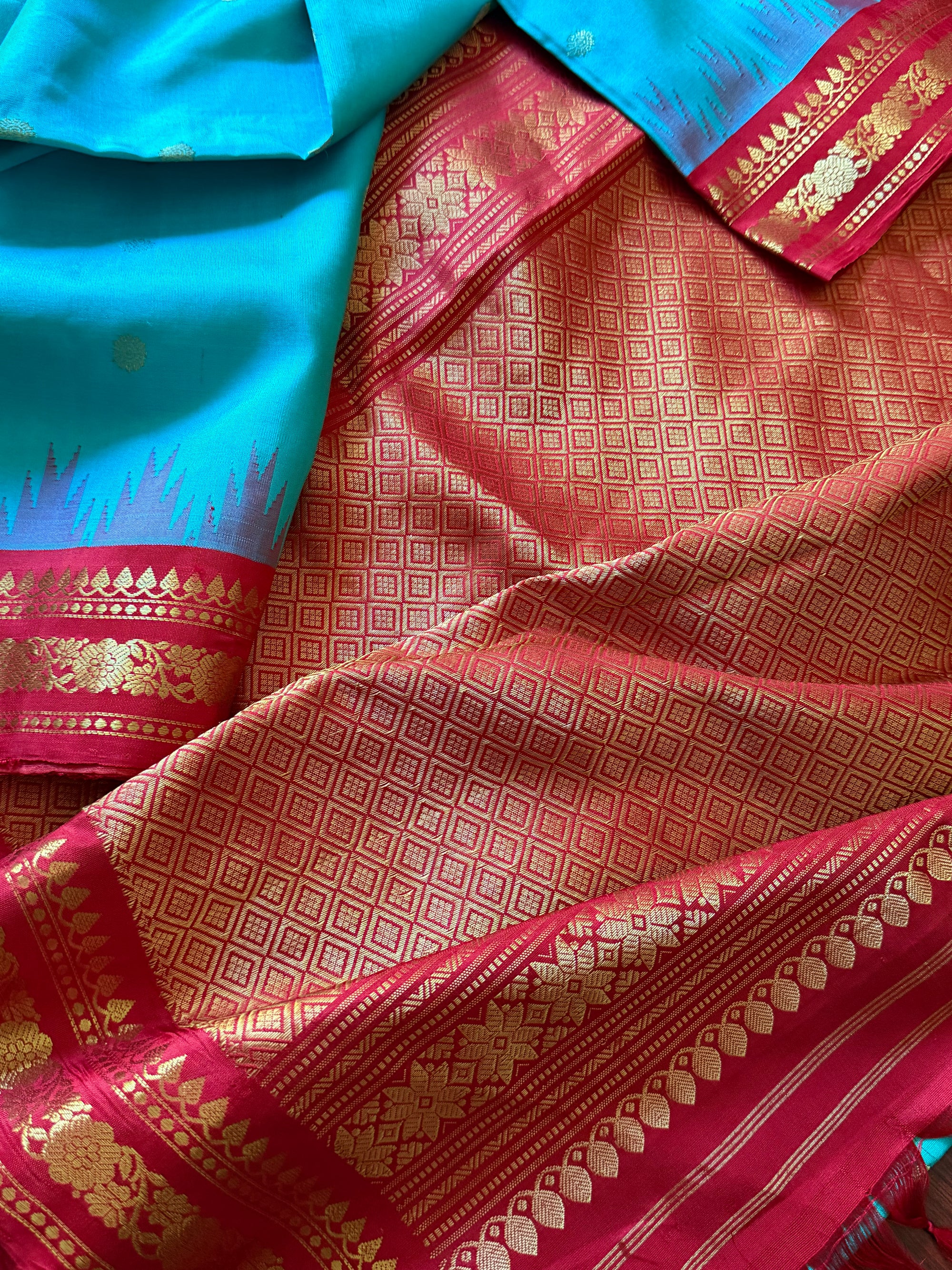 Kuttu Gadwal Silk