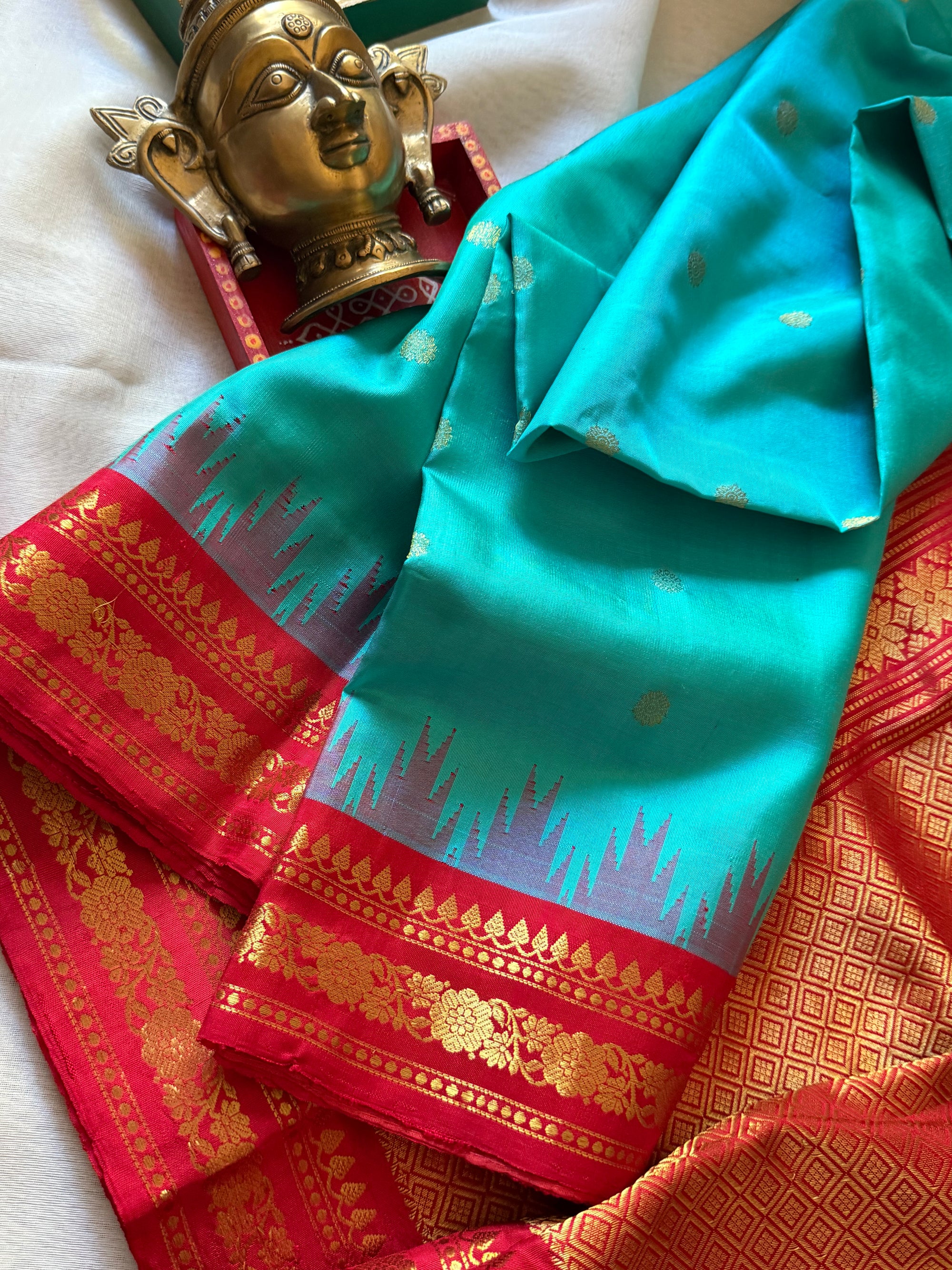 Kuttu Gadwal Silk