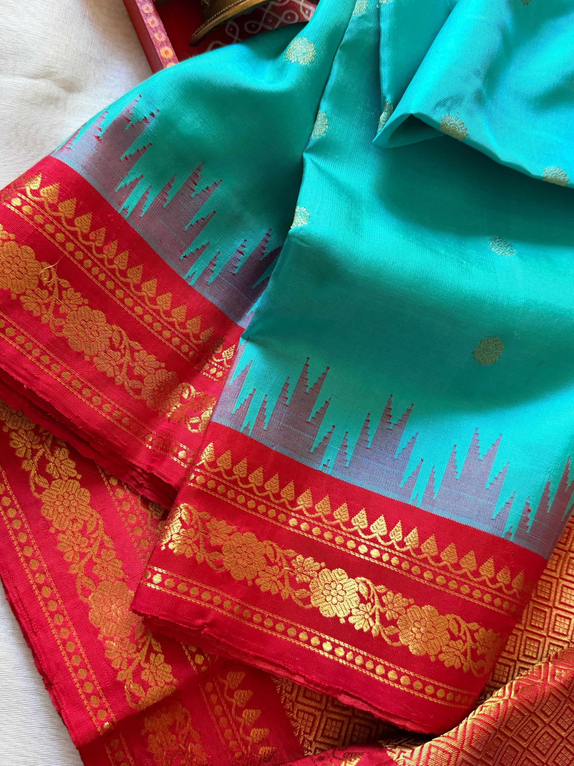 Kuttu Gadwal Silk