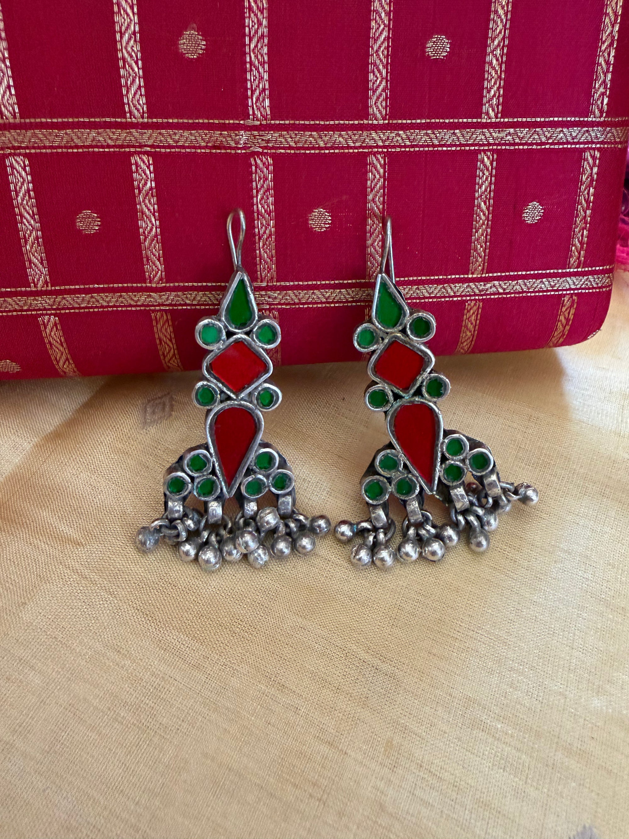 SILVER TONED JEWELRY : Glass Earrings