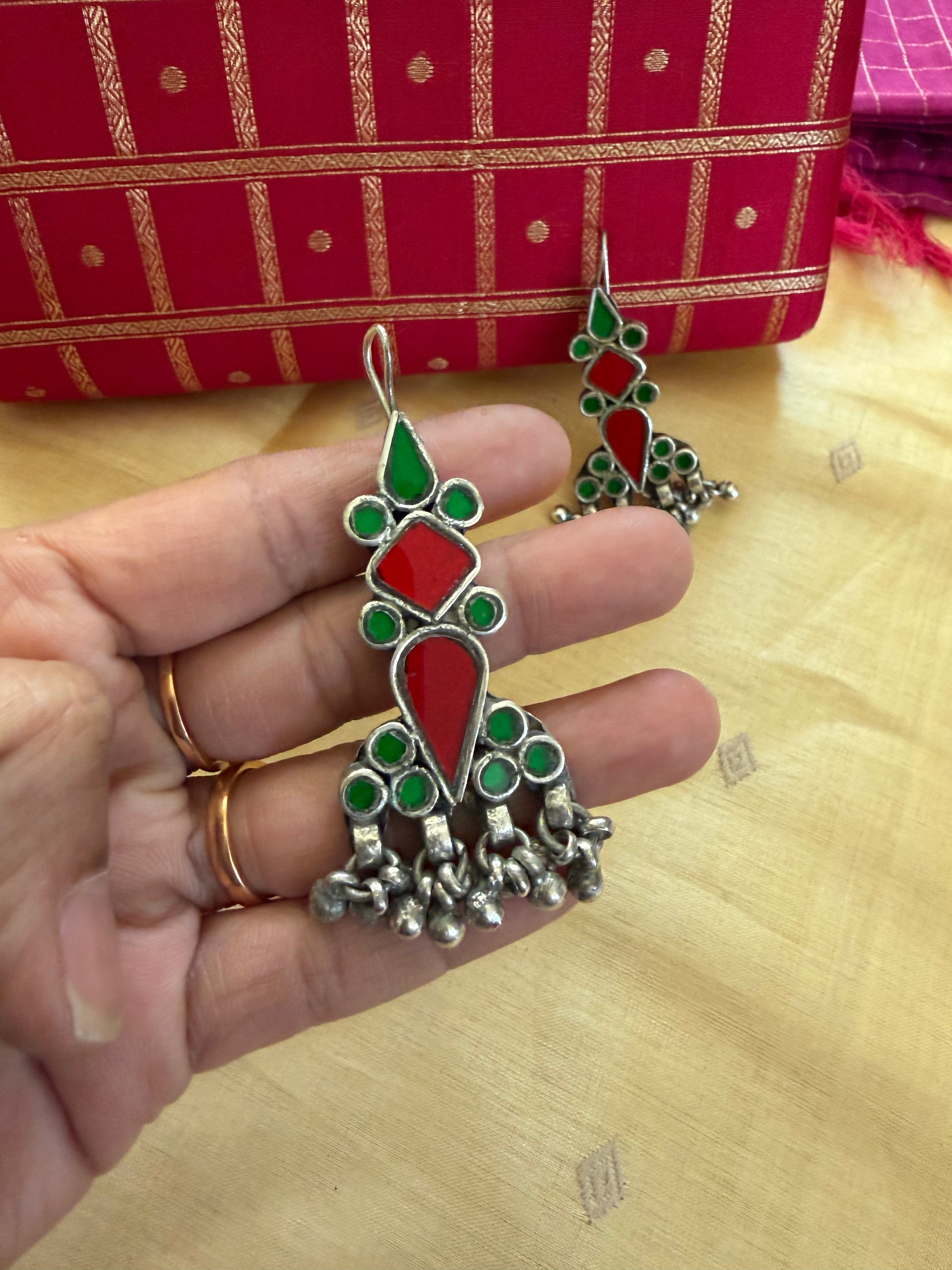 SILVER TONED JEWELRY : Glass Earrings