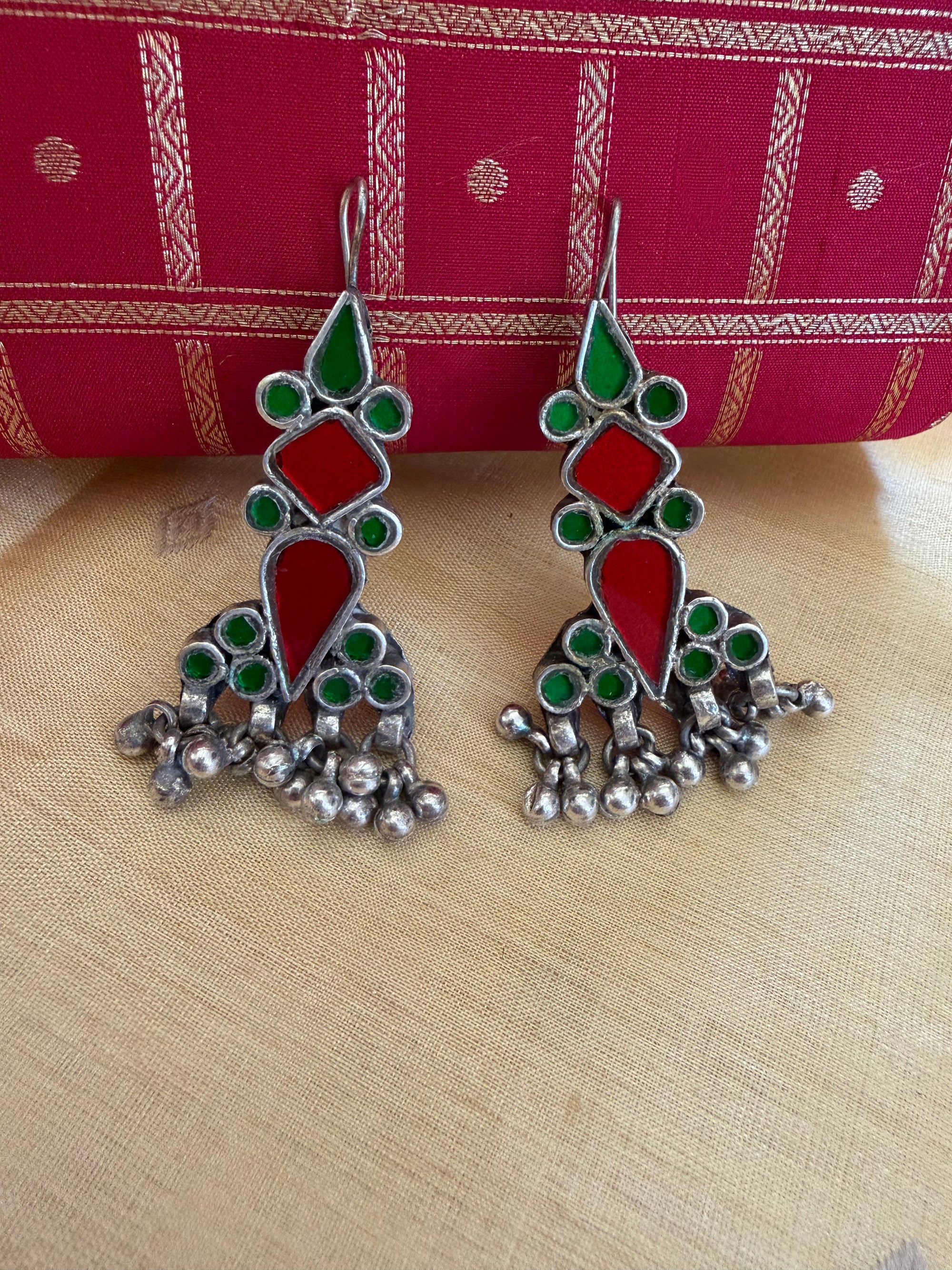 SILVER TONED JEWELRY : Glass Earrings