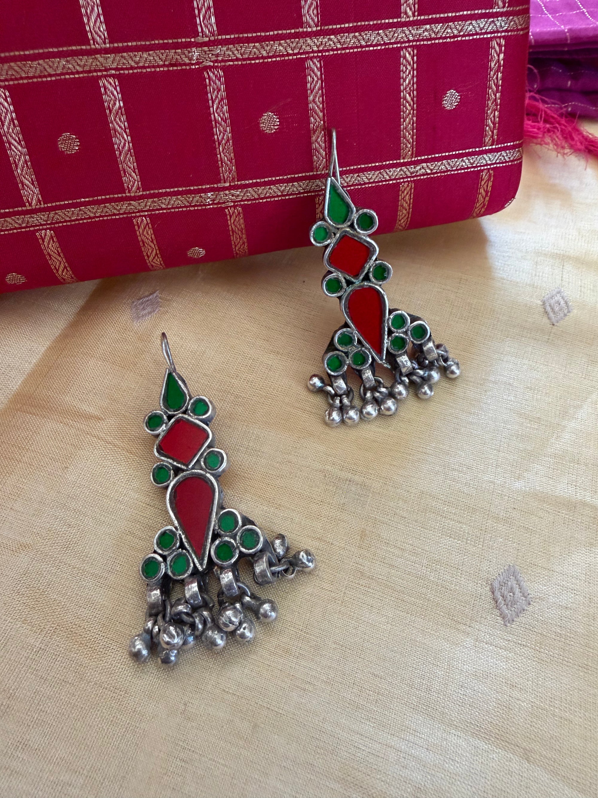 SILVER TONED JEWELRY : Glass Earrings