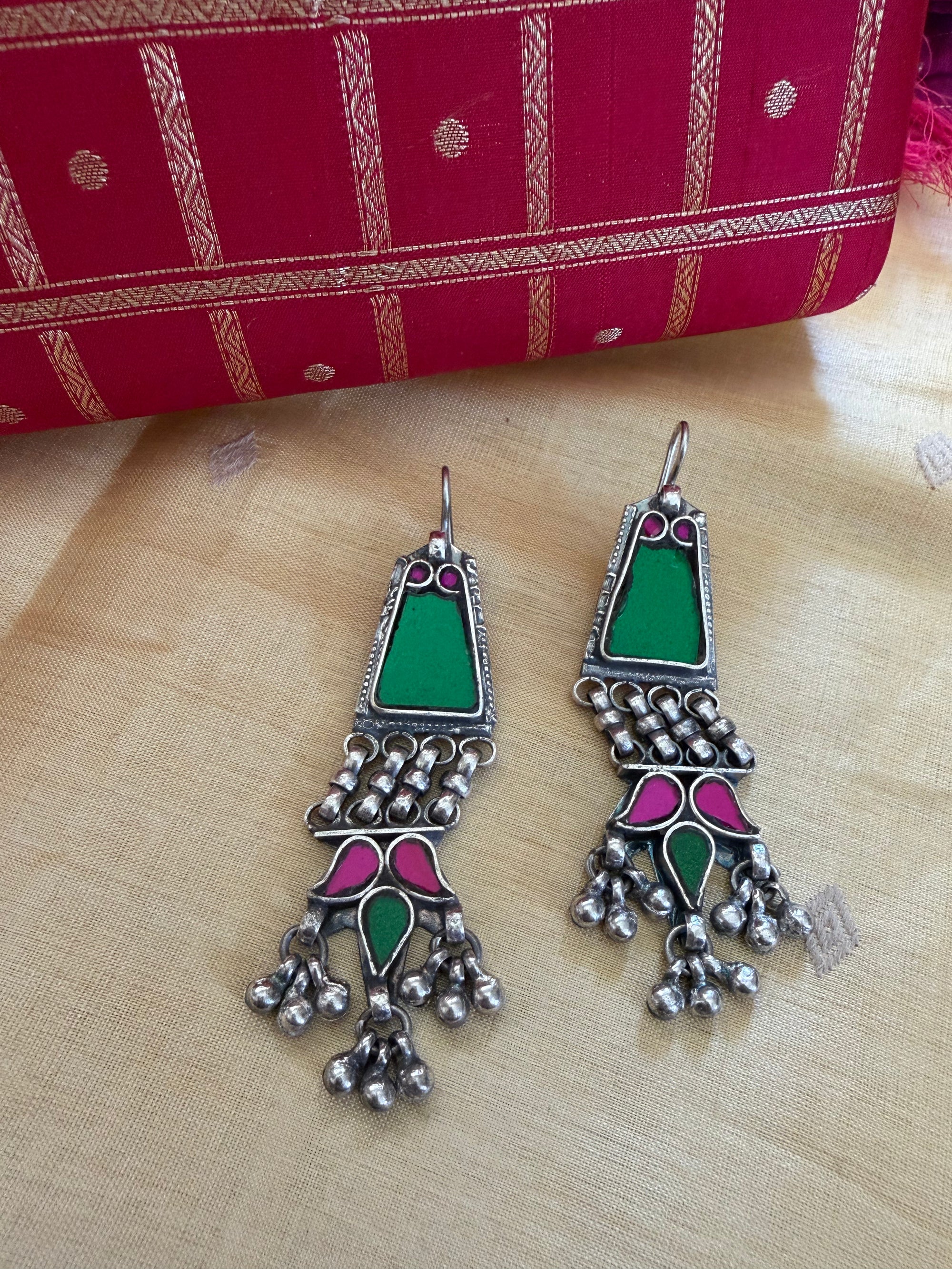 SILVER TONED JEWELRY : Glass Earrings (Green &amp; Pink)