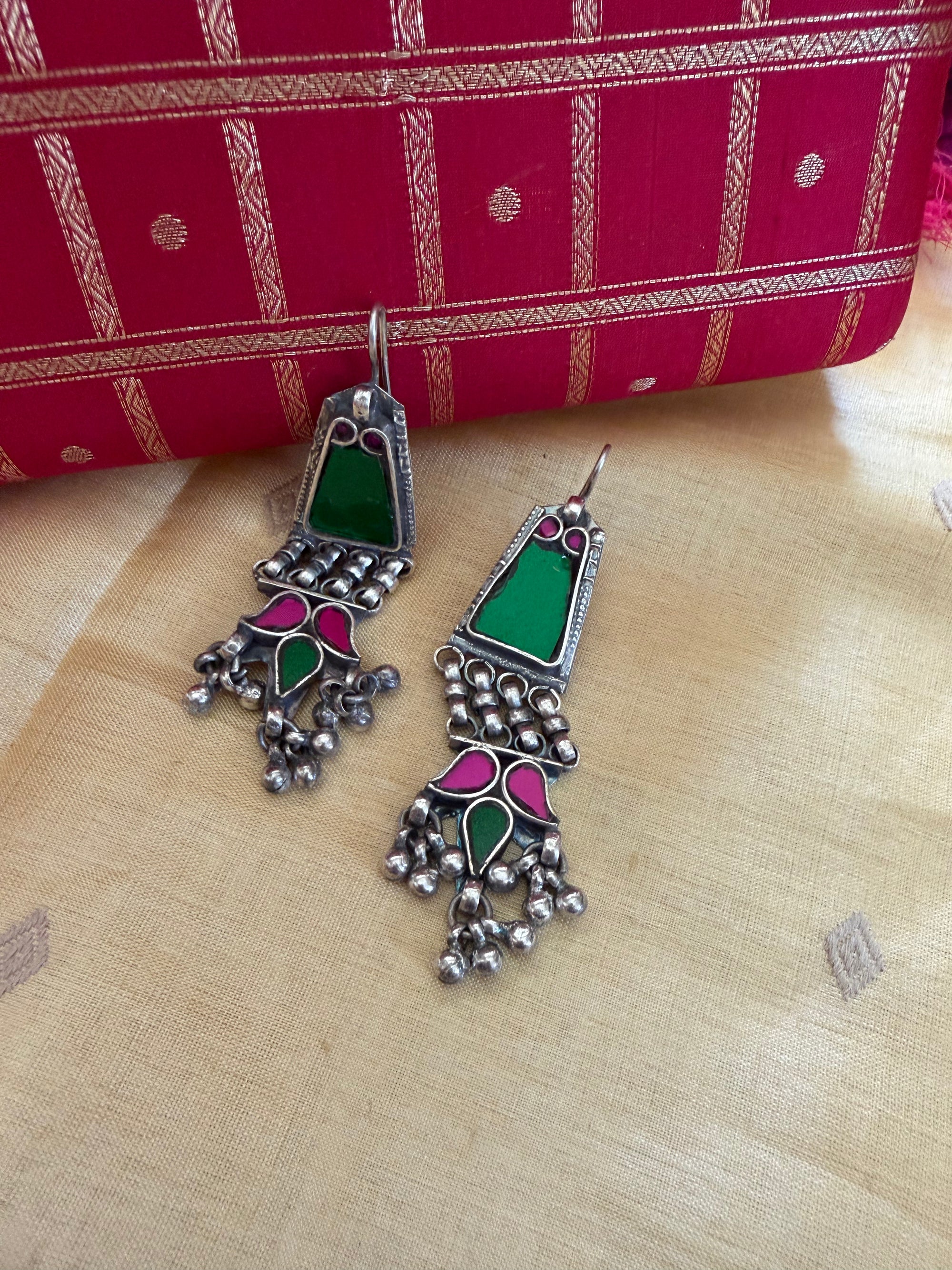 SILVER TONED JEWELRY : Glass Earrings (Green &amp; Pink)