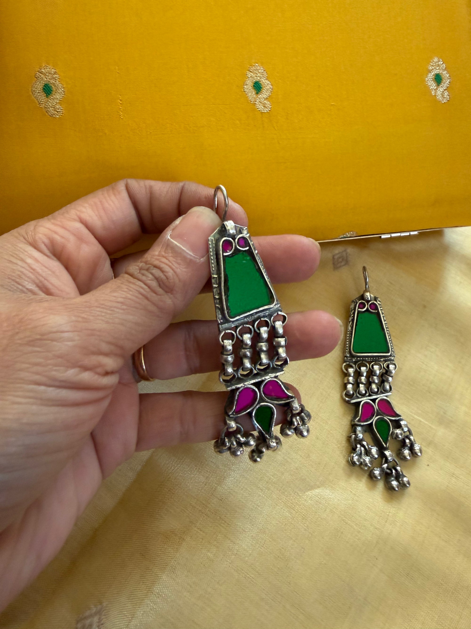 SILVER TONED JEWELRY : Glass Earrings (Green &amp; Pink)